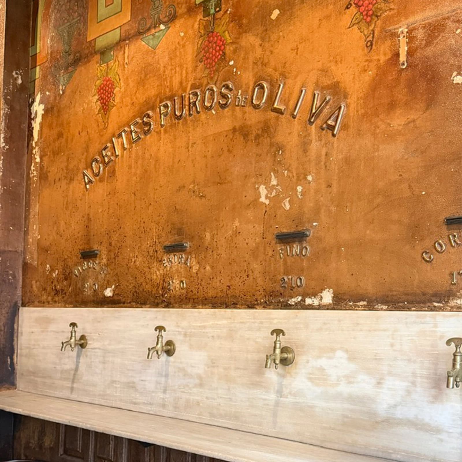 Space 1934 Historic Wine Bar with Original Elements and Unique Design - 4