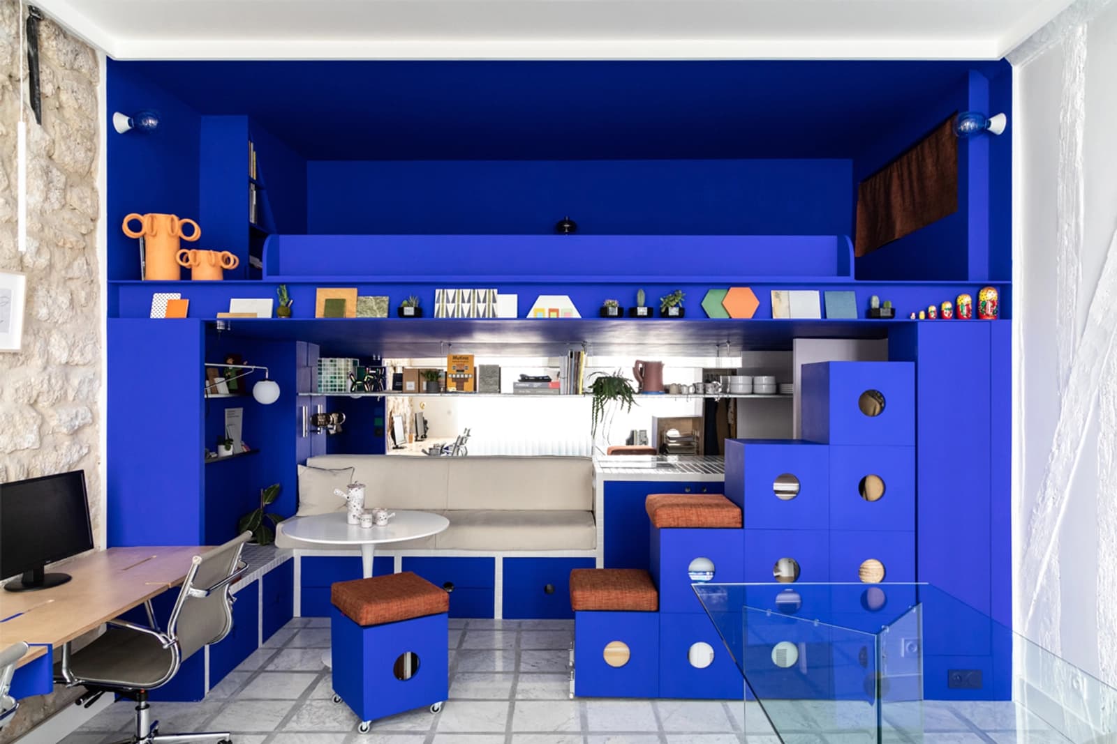 Espace Studio loft couleur bleu Klein - 0