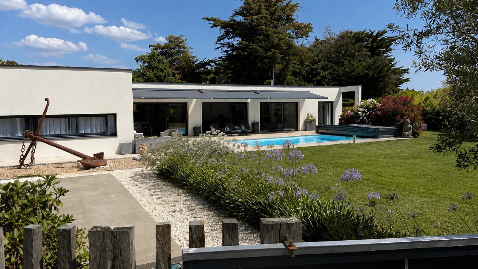 Space Contemporary single-story villa - 1
