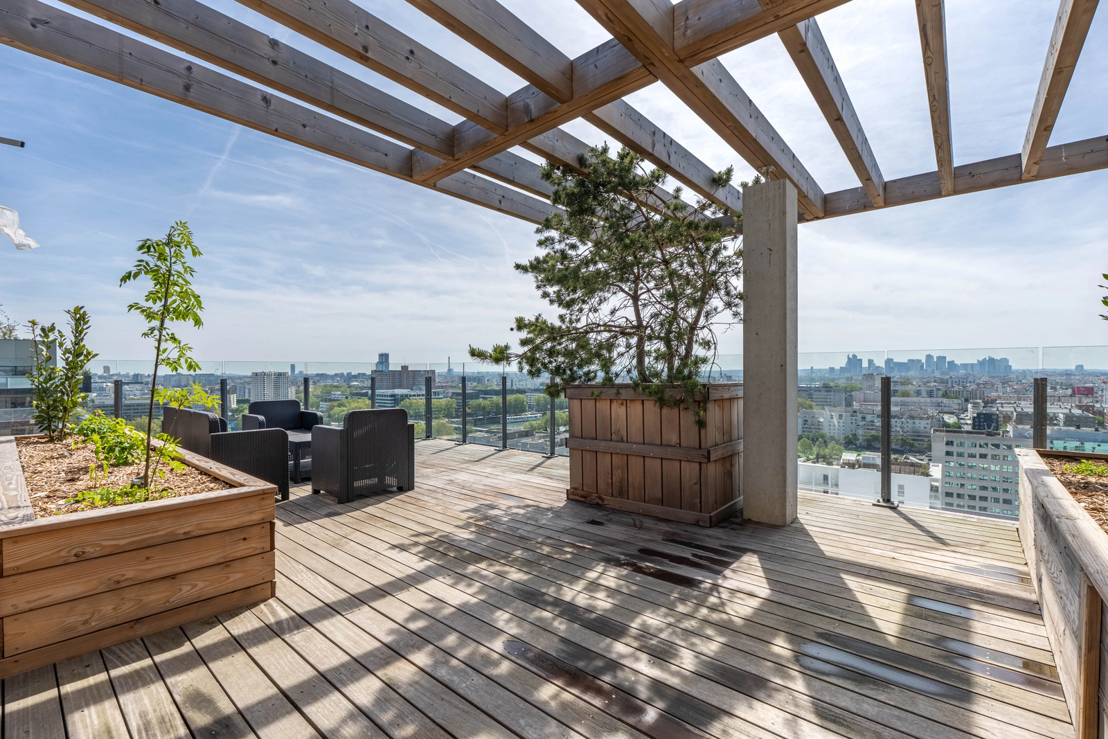 Espace Rooftop 50m² · Vue Tour Eiffel & La Défense · Pergola · Plein ciel SUD-OUEST · 17ème étage · 8 min Paris - 0