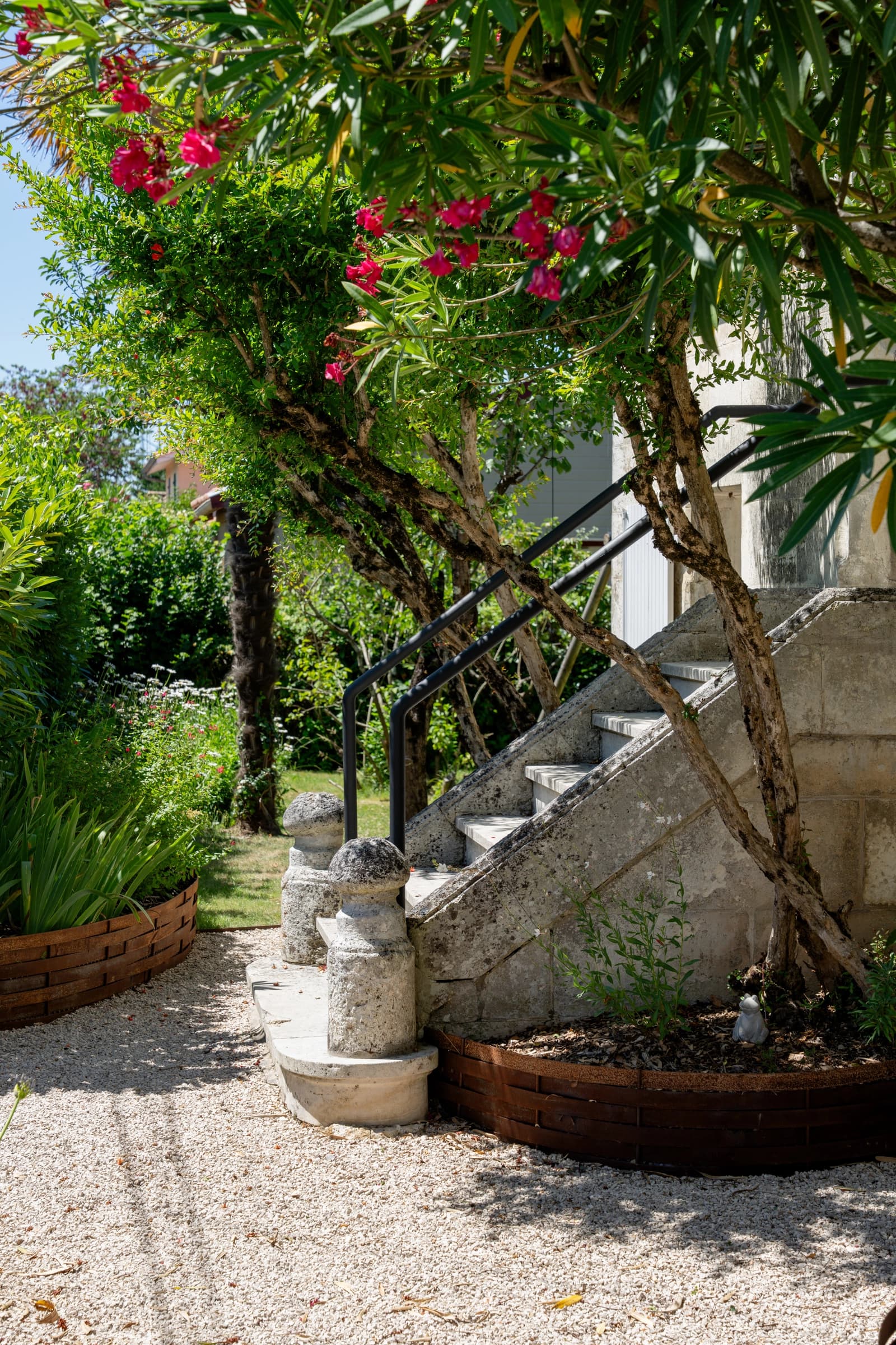 Space Renovated characterful house, garden & terrace near Bordeaux - 4