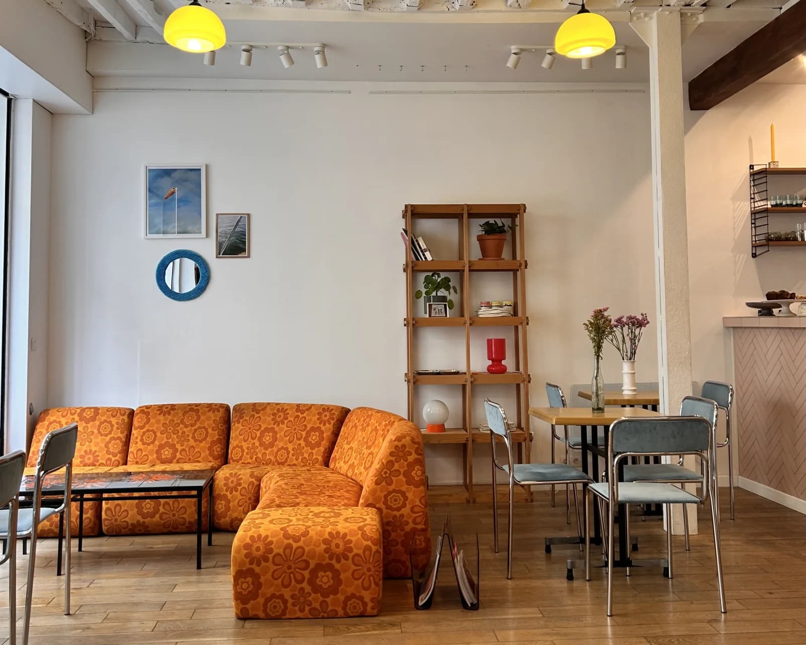 Space Arty & Vintage Coffee Shop in the Center of Paris - 0