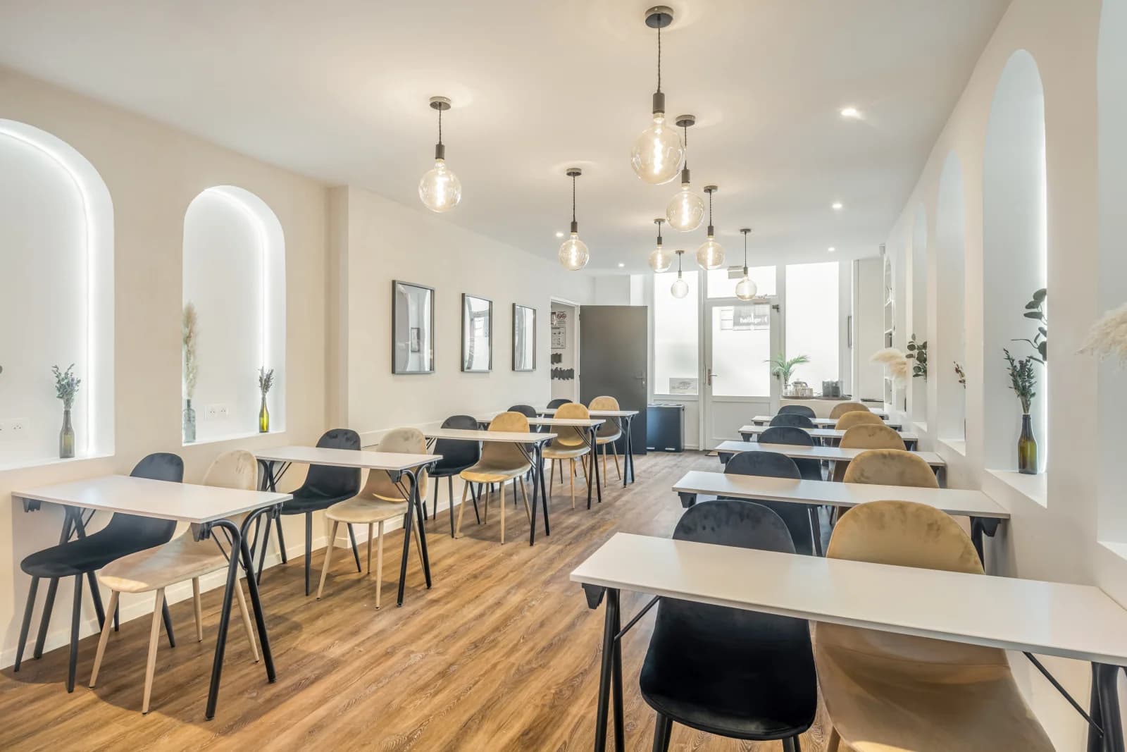 Space Modern offices in the heart of Paris - 4