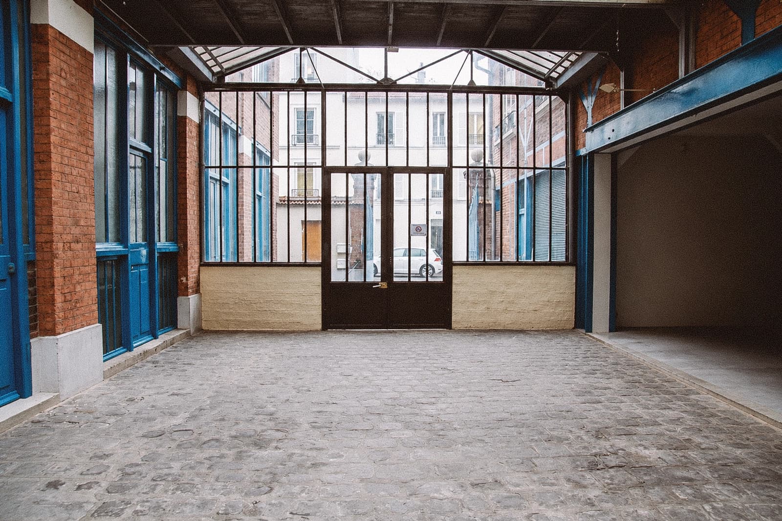 Space Stunning glass roof in an industrial building, Eiffel-style architecture - 0