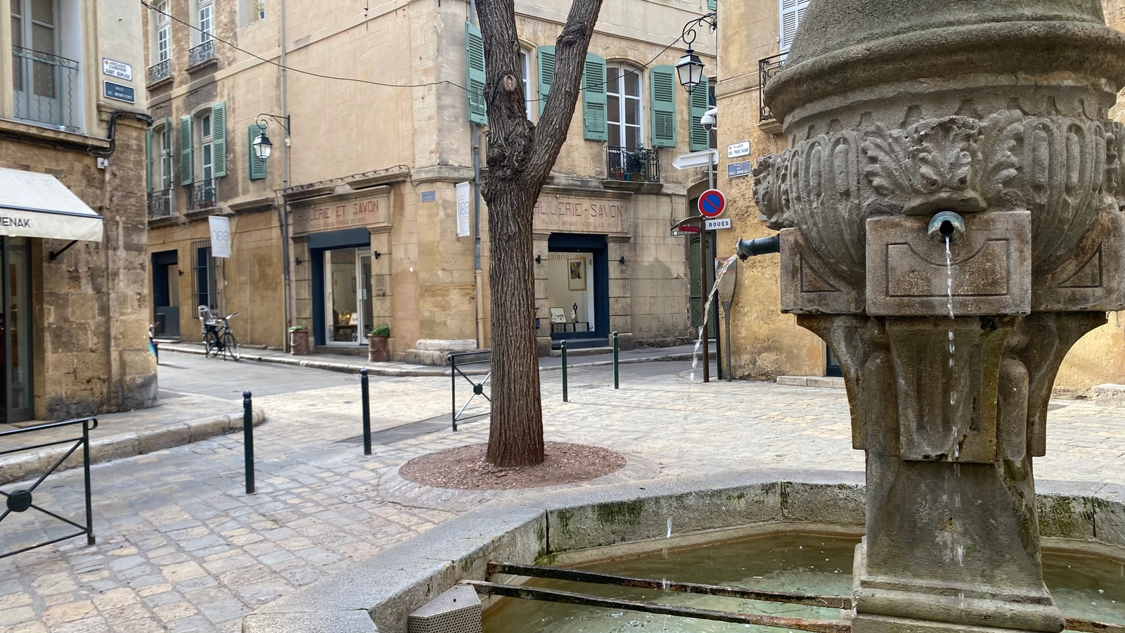 Space Art gallery in the heart of Aix-en-Provence - 4