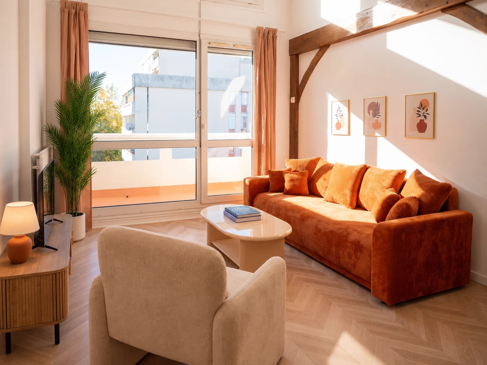 Space Bright 119 m² duplex with south-facing terrace — decor for photo shoots, filming, and content productions in Compiègne - 0