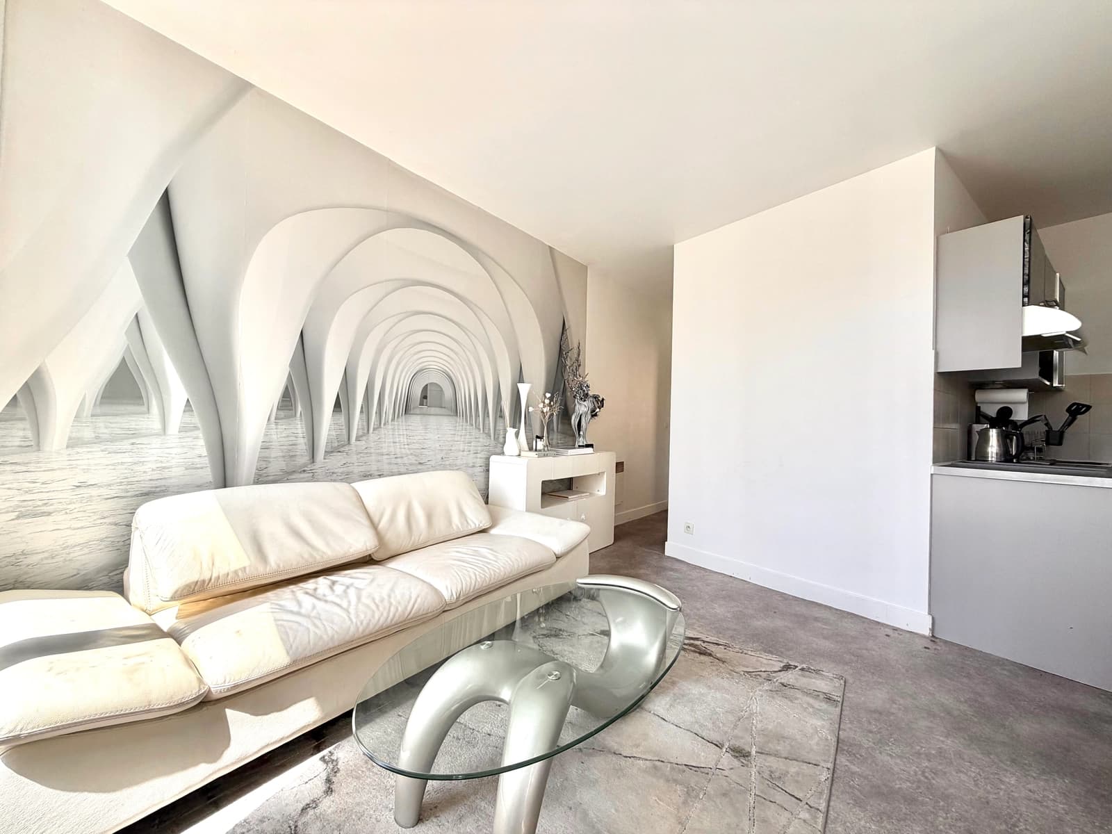 Space Modern and futuristic apartment with organic decor and natural light - 1