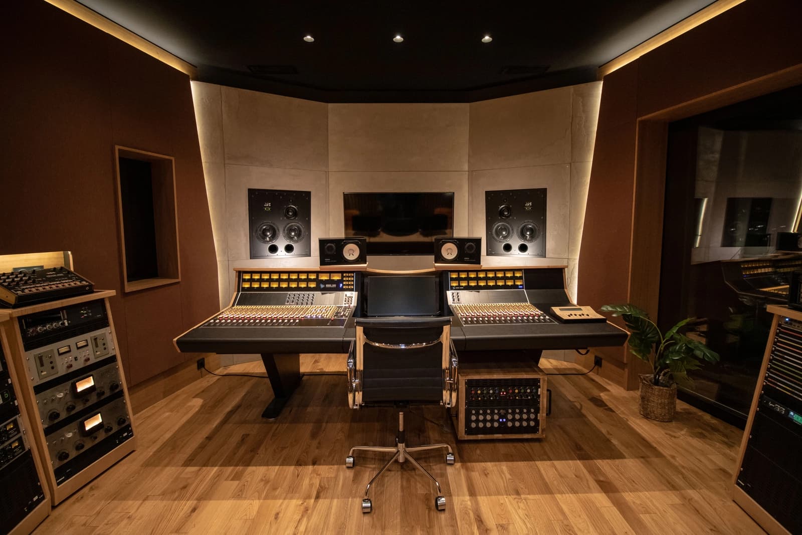 Space High-end music studio with a unique design featuring a Control Room & Live Room - 0