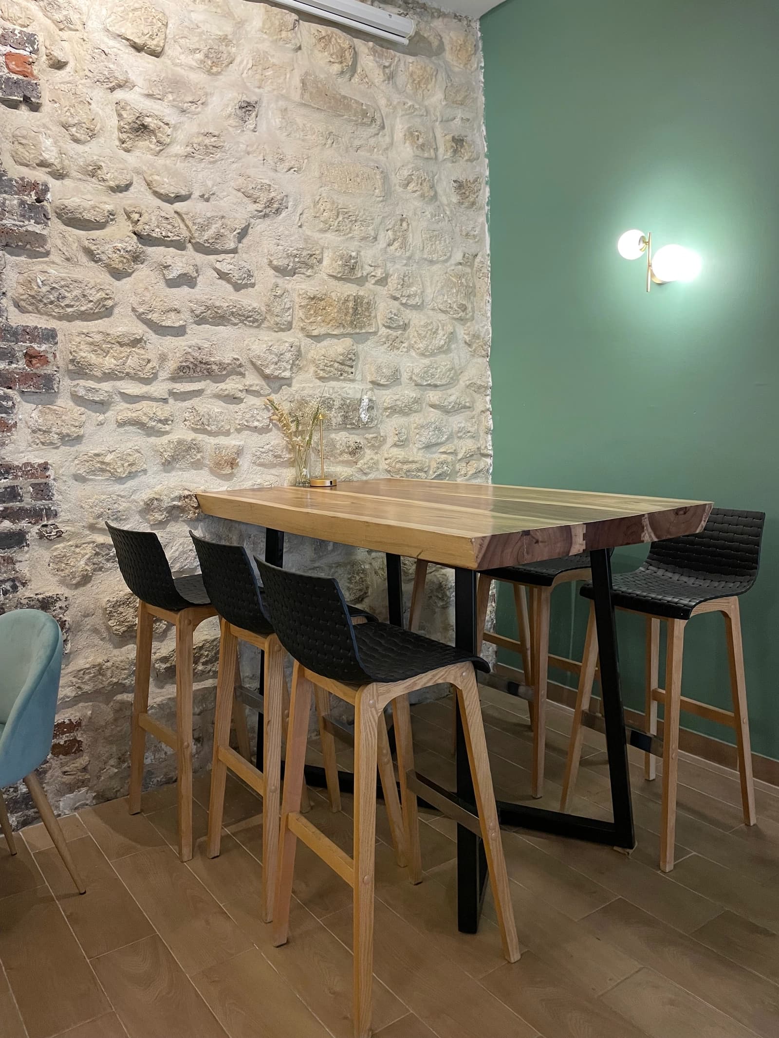 Space Cozy and authentic cafe, a stone's throw from the Pantheon - 4