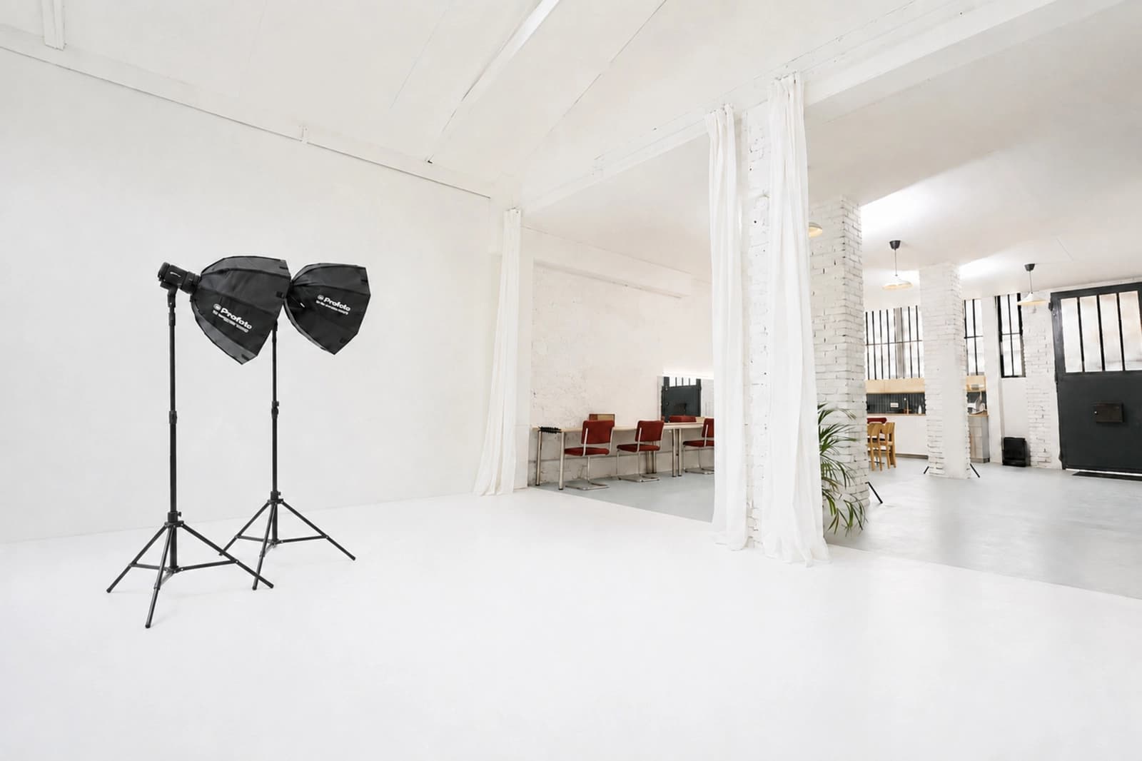 Espace Studio Photo Daylight Équipé avec Cyclorama - 0