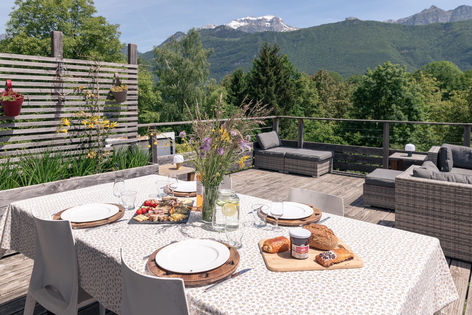 Space 160 m2 house with open views in Haute-Savoie at the end of Lake Annecy - 2