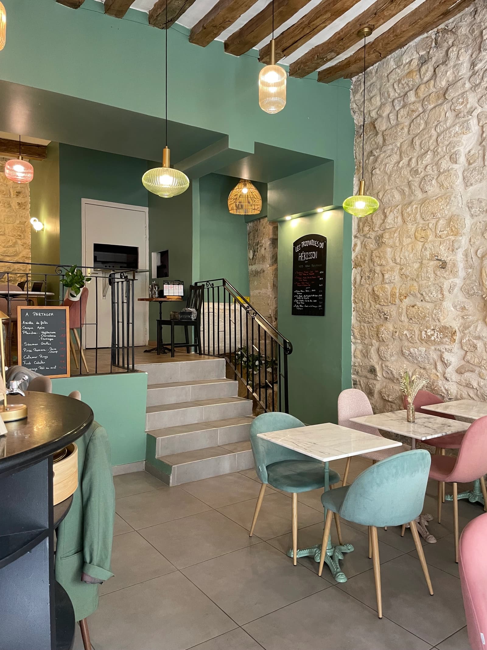 Space Cozy and authentic cafe, a stone's throw from the Pantheon - 3