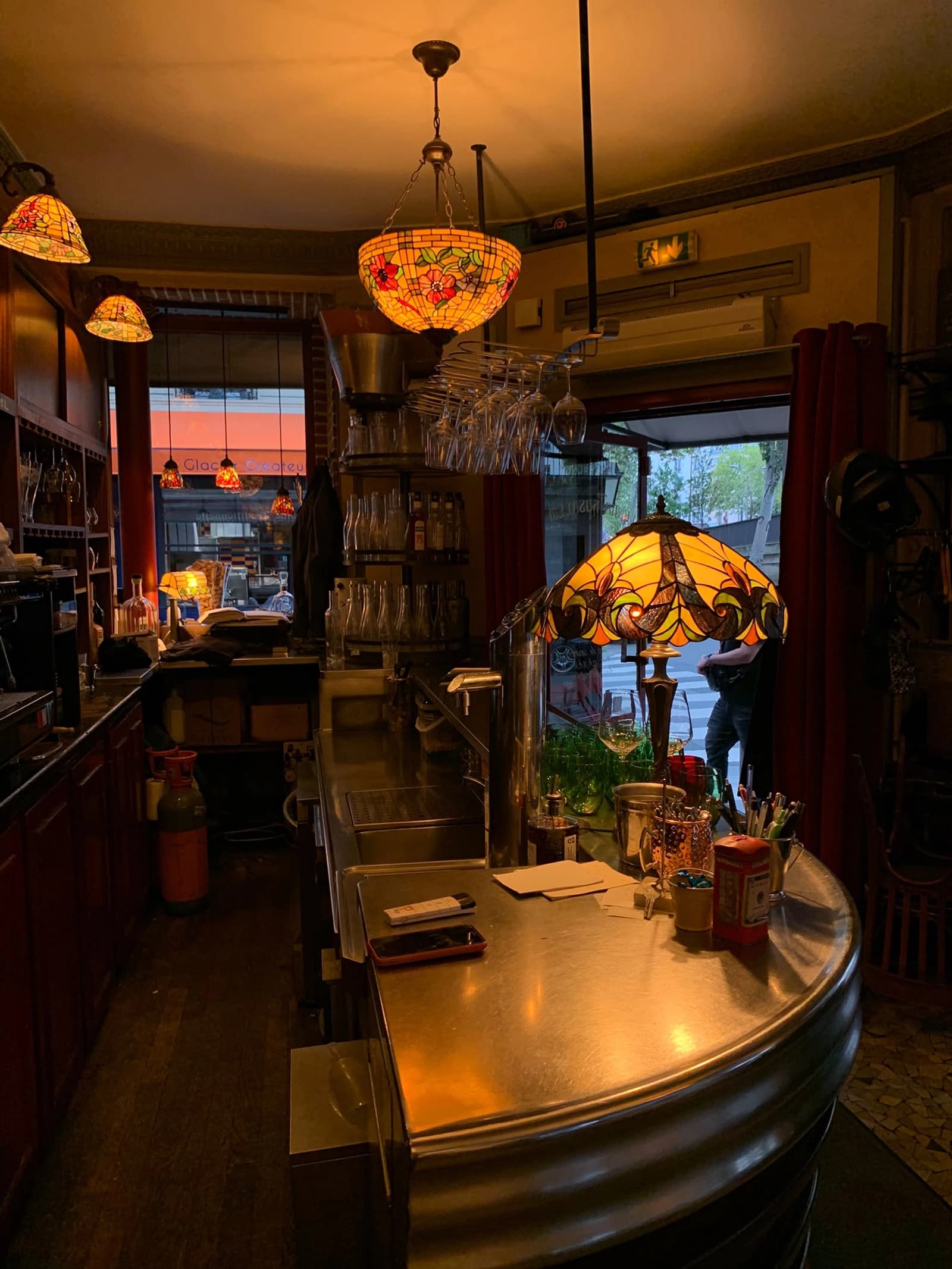 Space Typically Parisian Brasserie - 3