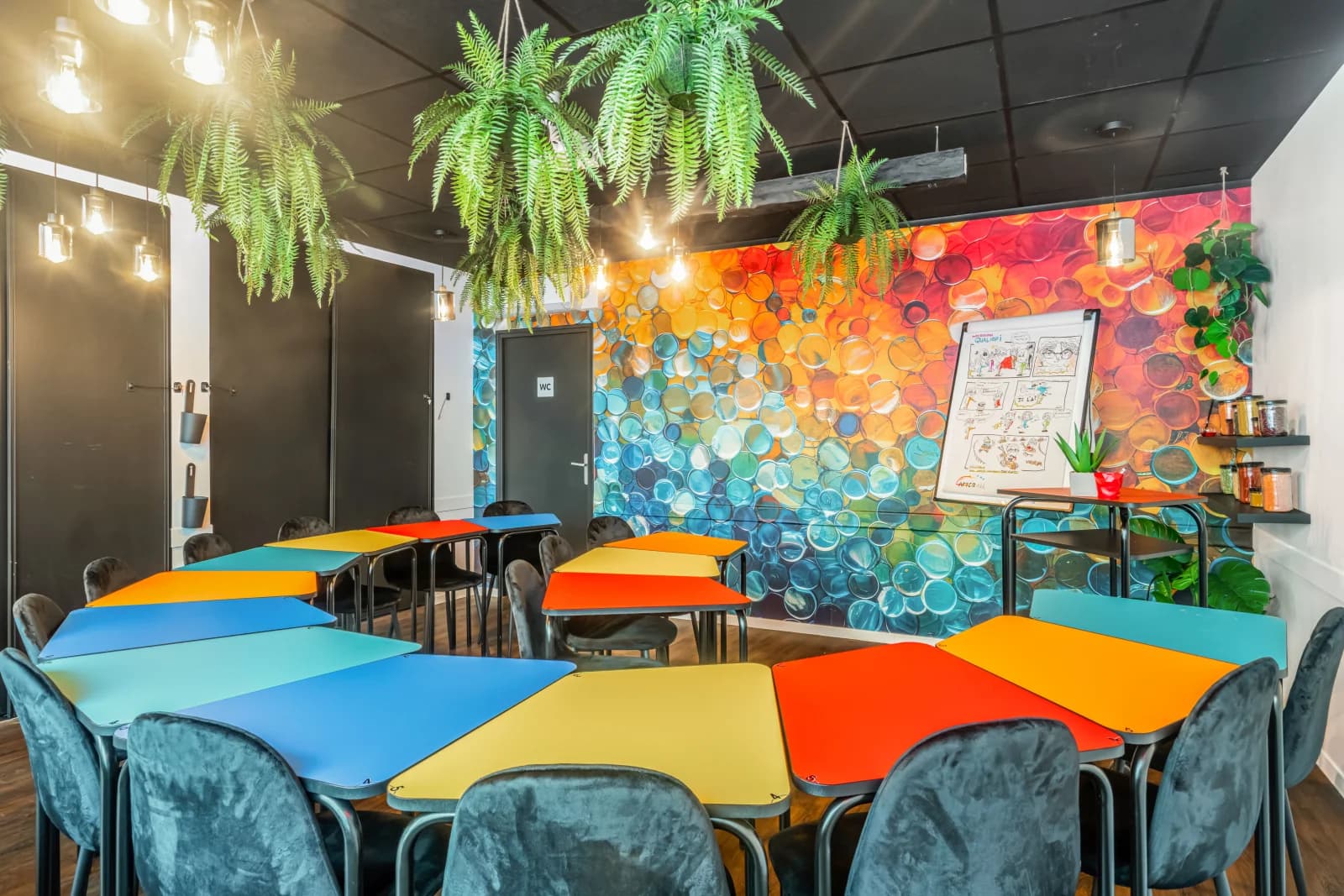 Space Training space - colorful modern offices - 3