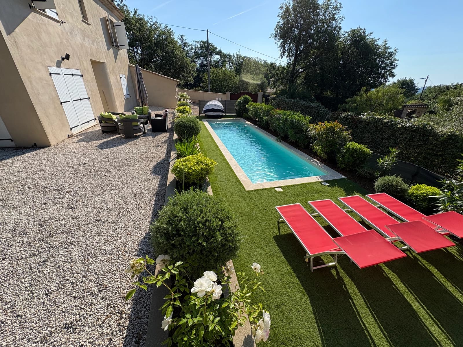 Espace Maison avec piscine avec forêt et jardin verdoyant - 1