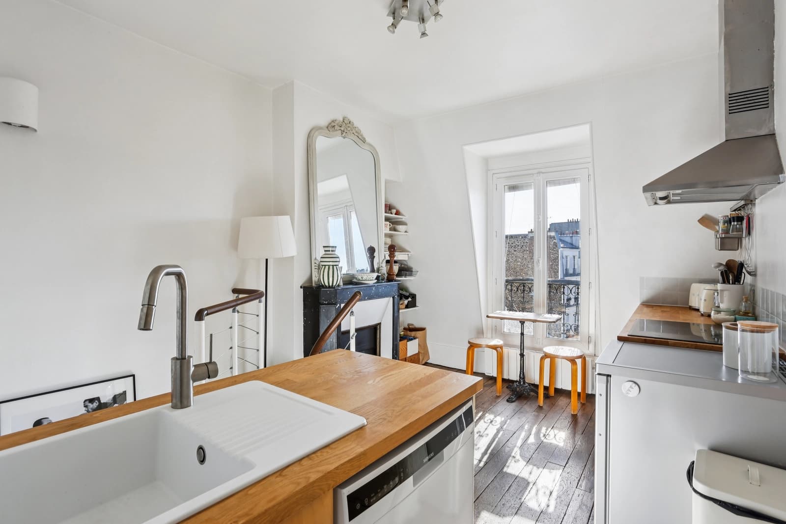 Space Apartment with old-world charm Paris 9th arrondissement - 4
