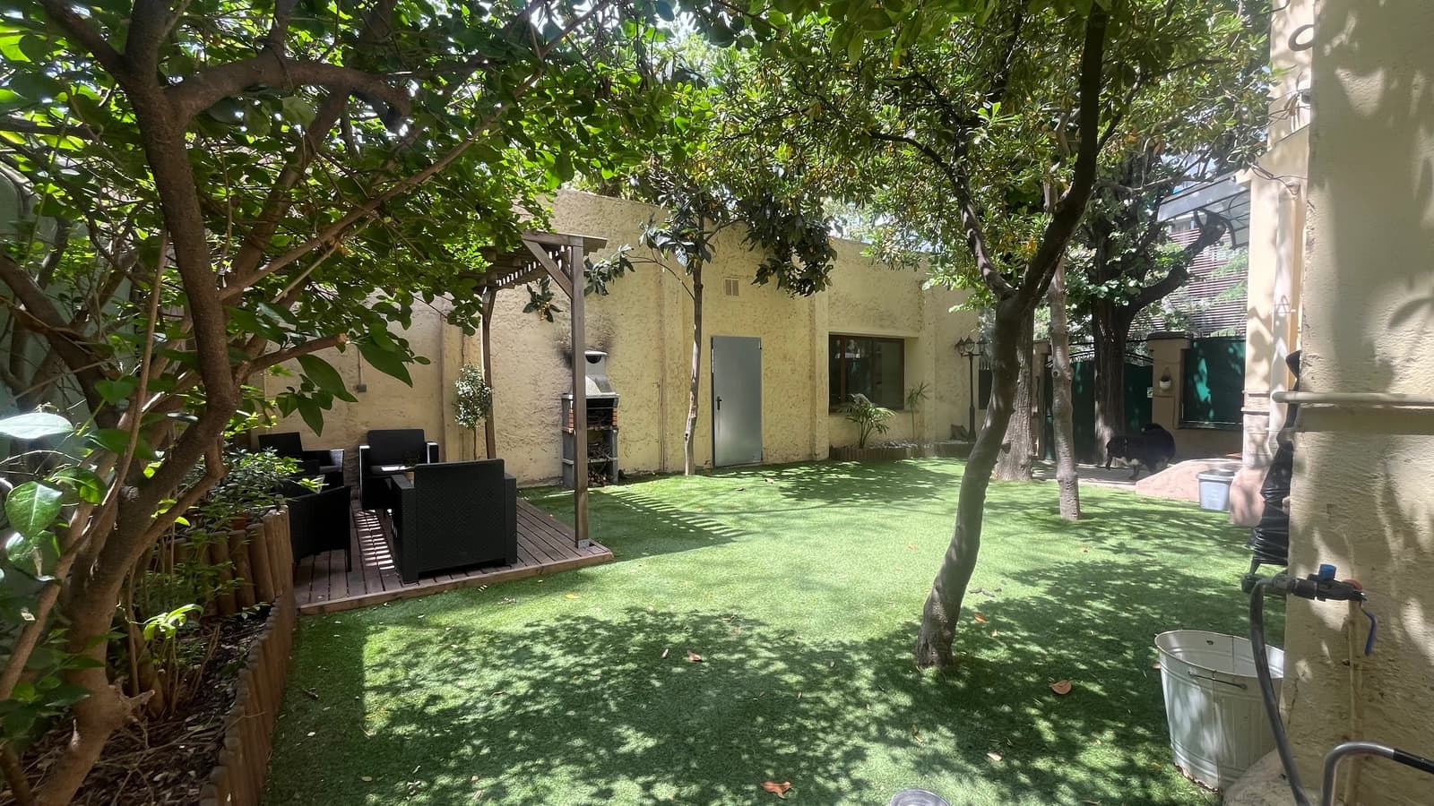 Space Century-old house in the city of Barcelona - 2