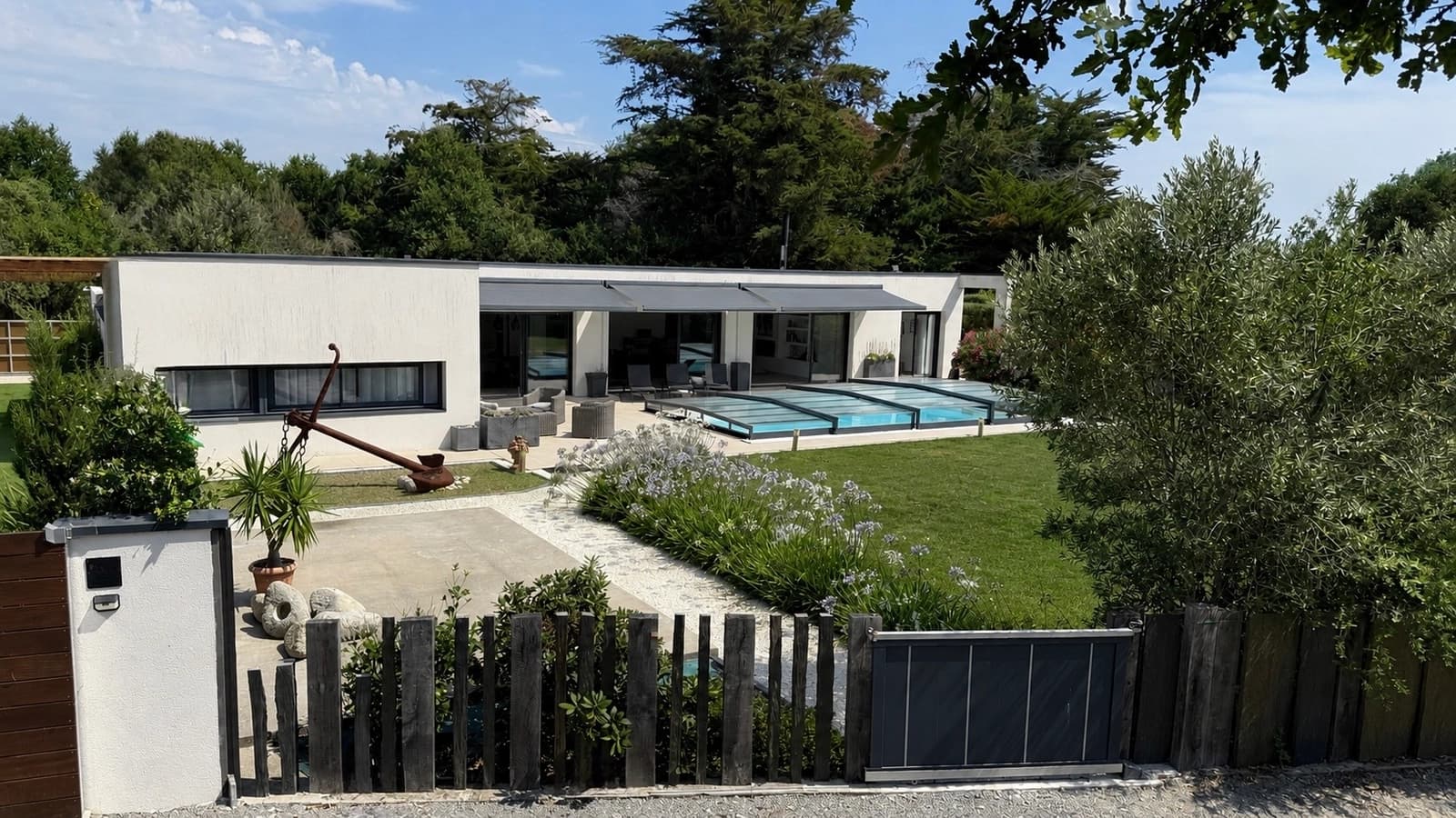 Space Contemporary single-story villa - 3
