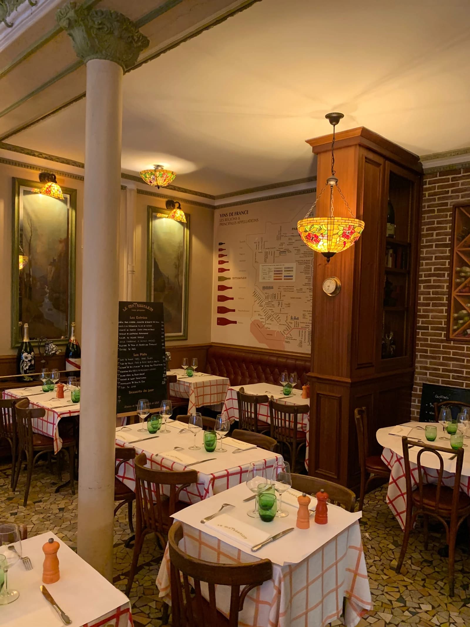 Space Typically Parisian Brasserie - 2