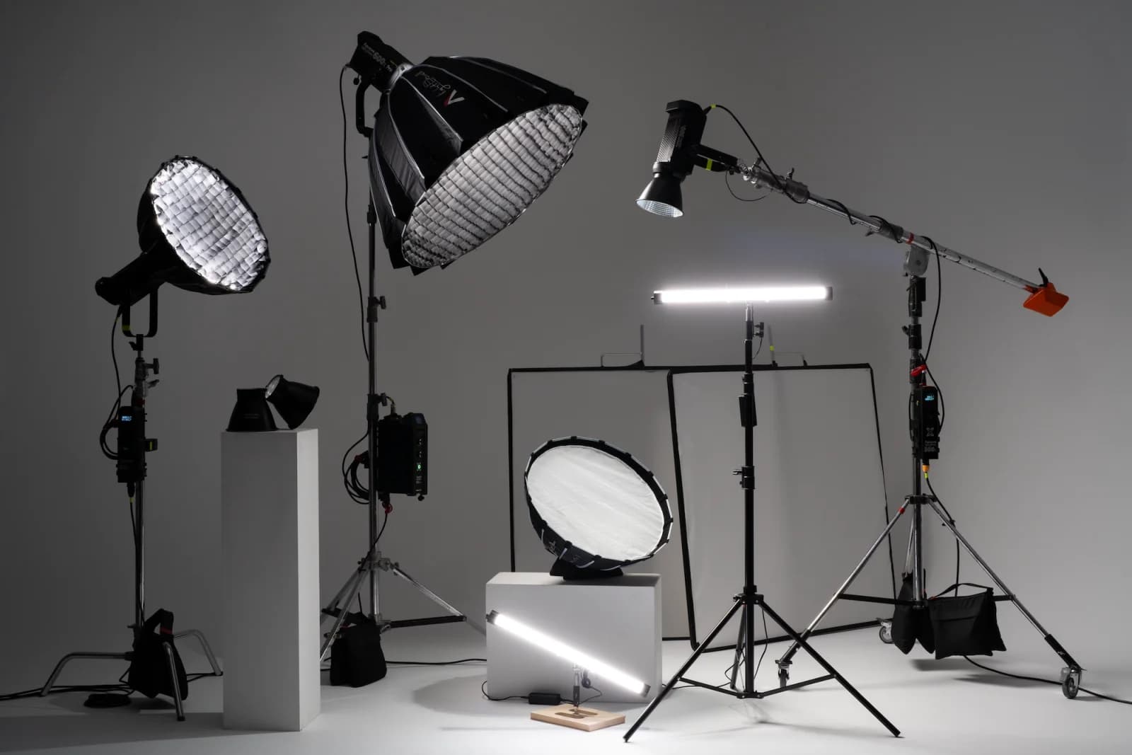 Space Magnificent Photo Studio with White Cyclorama - 1