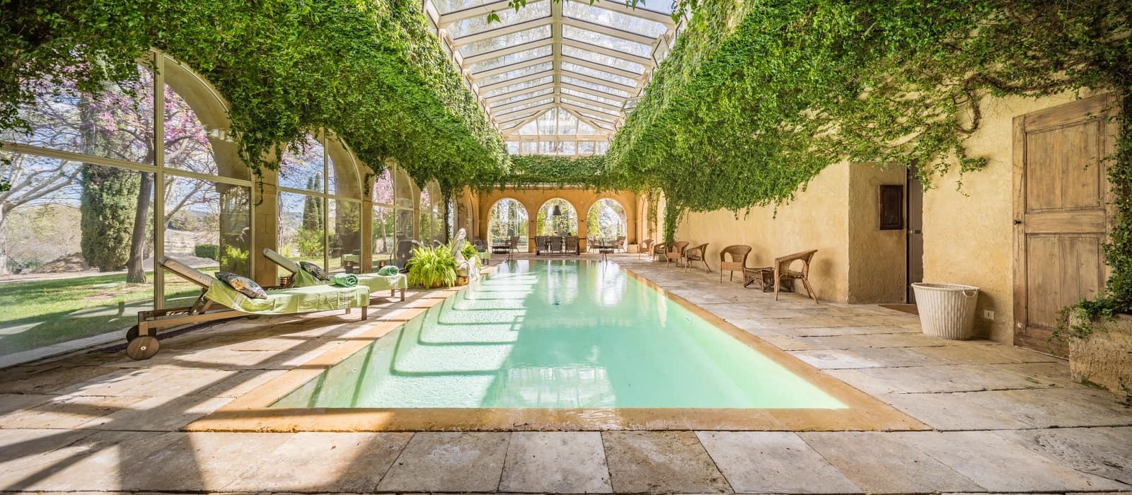 Espace Château du XVII ème siècle dans le Luberon - 1