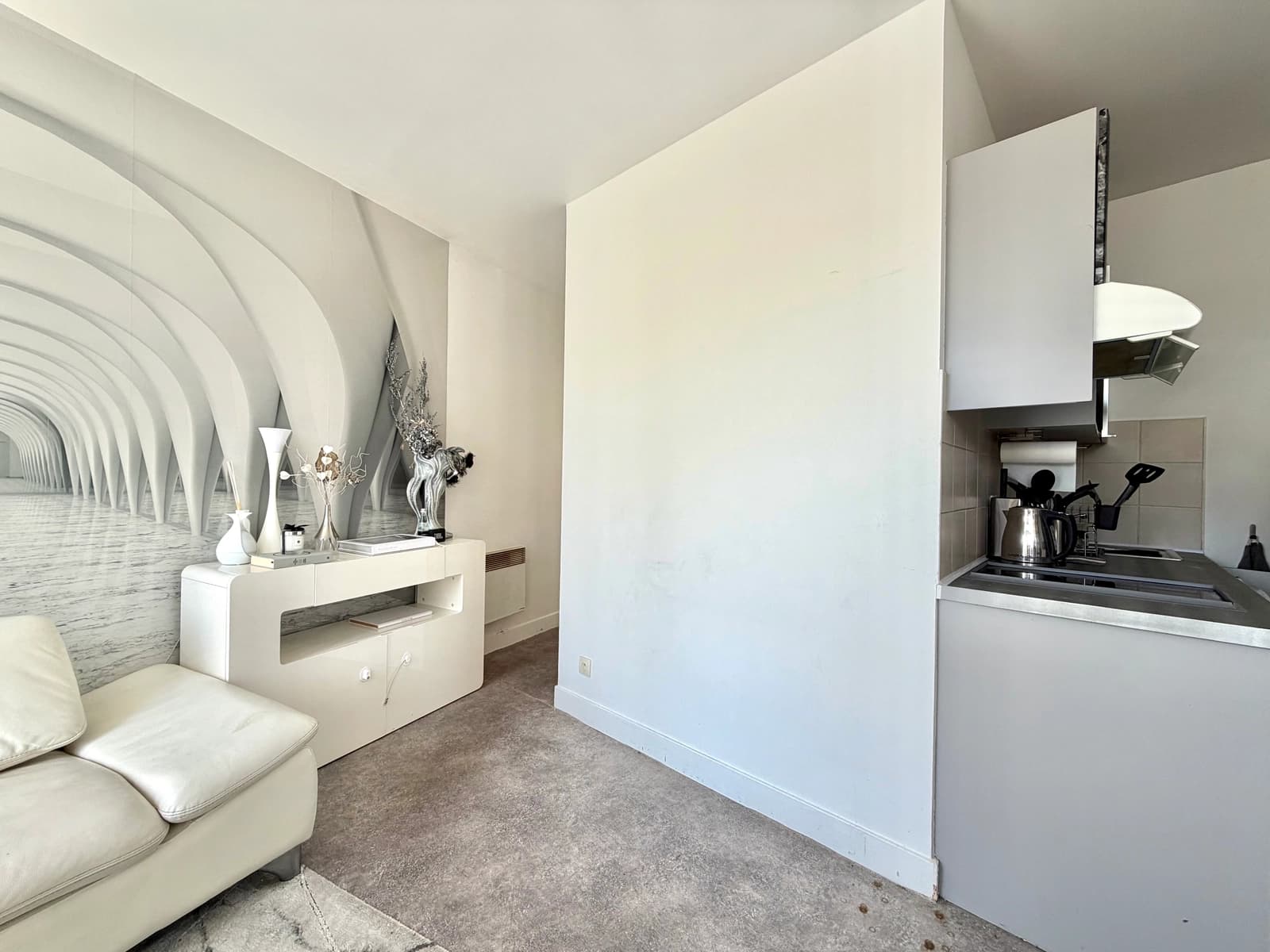 Space Modern and futuristic apartment with organic decor and natural light - 2