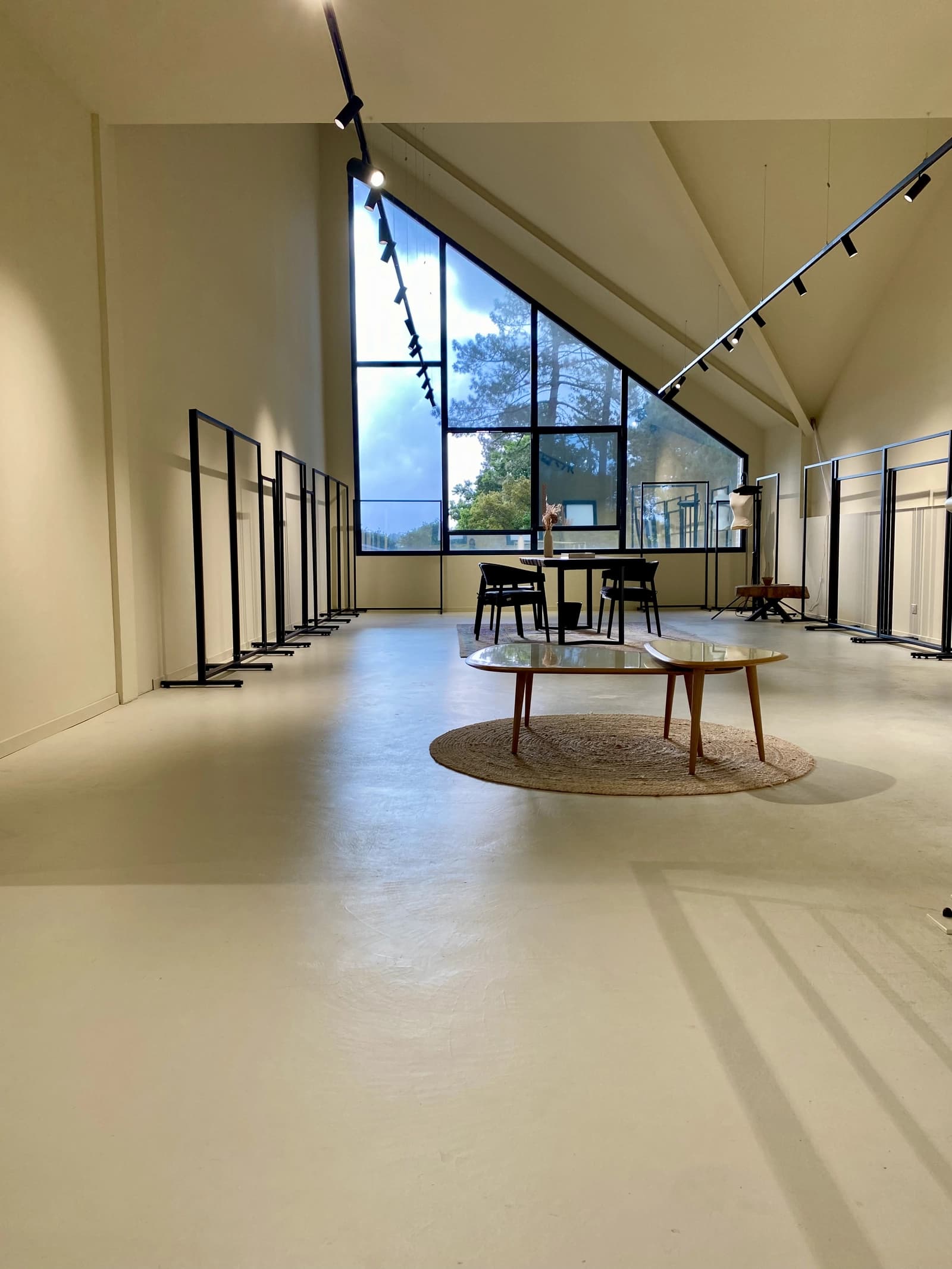 Space Showroom - 2