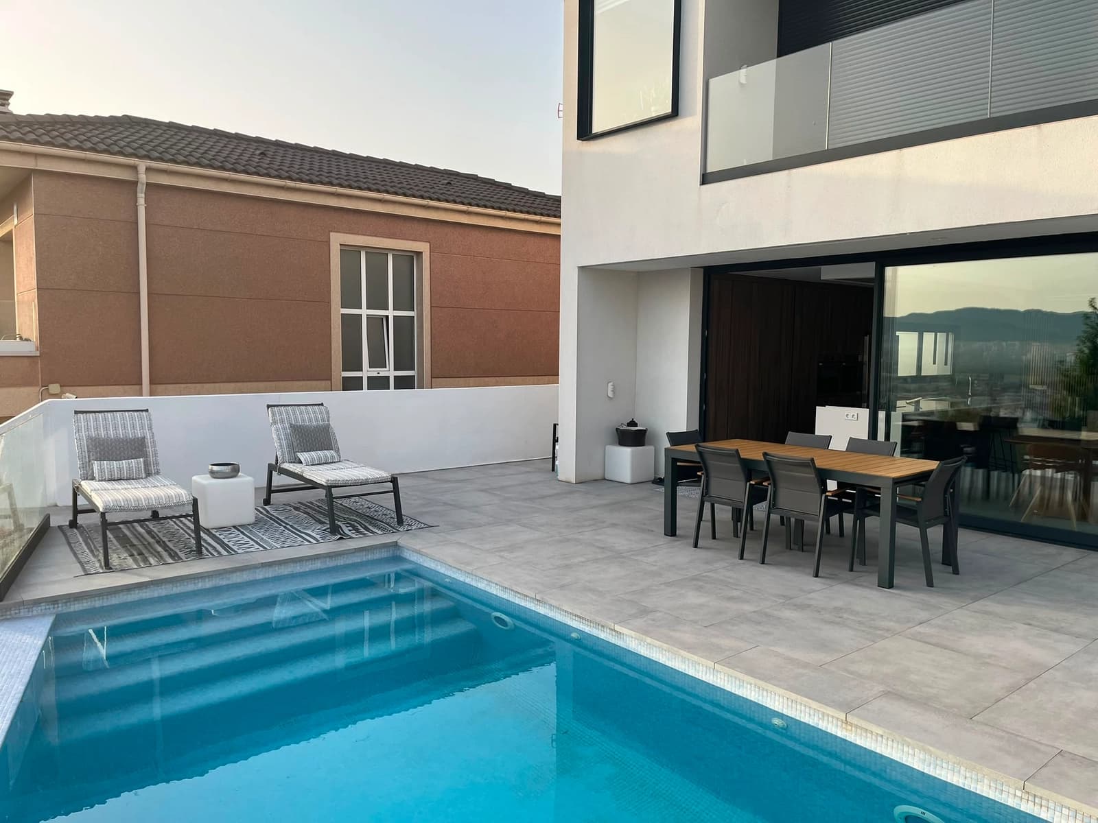 Space House with a Pool and Spectacular Views - 0