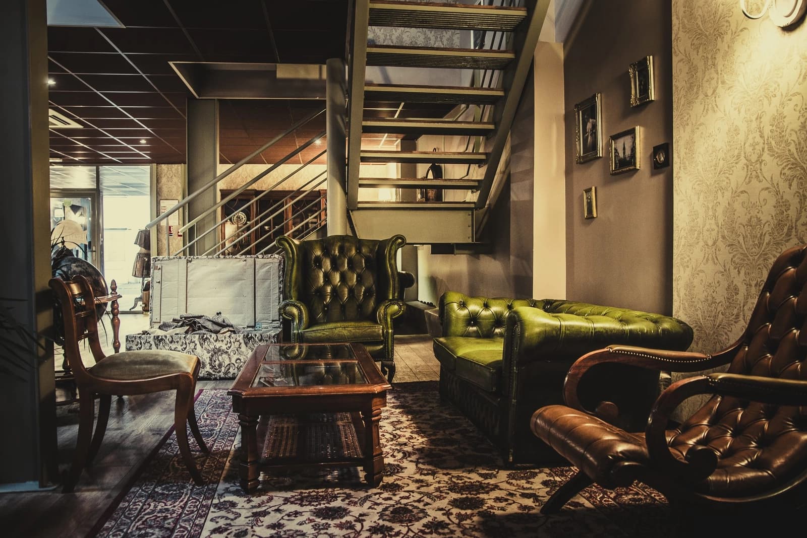 Espace Grand Lobby inspiré victorien et Sherlock Holmes (espace accueil escape game) - 0