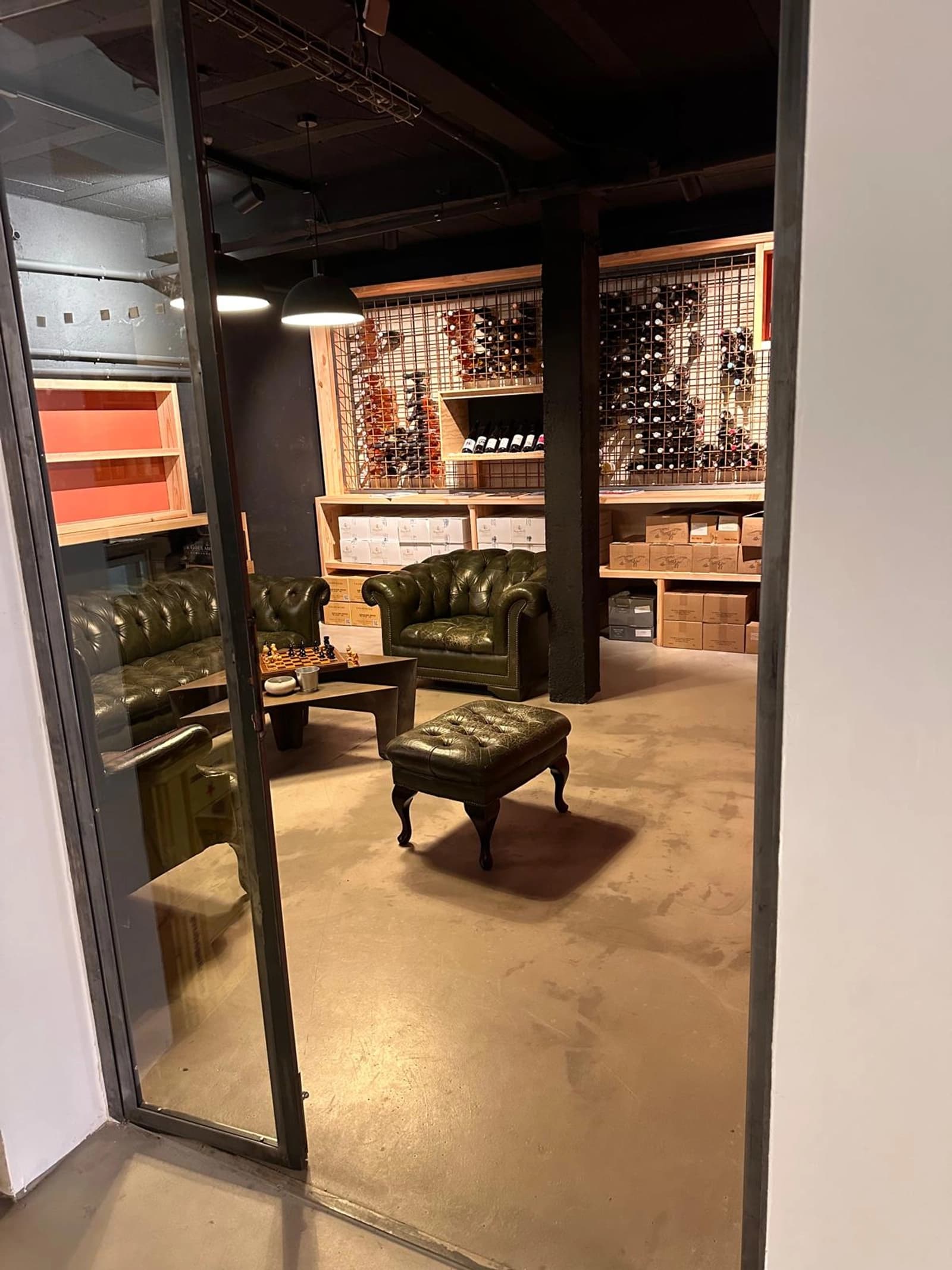 Space Office space, wine cellar, professional kitchen and pool table. - 1