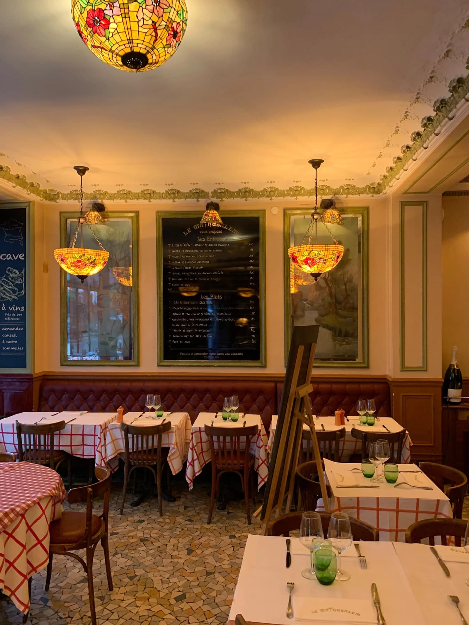 Space Typically Parisian Brasserie - 1