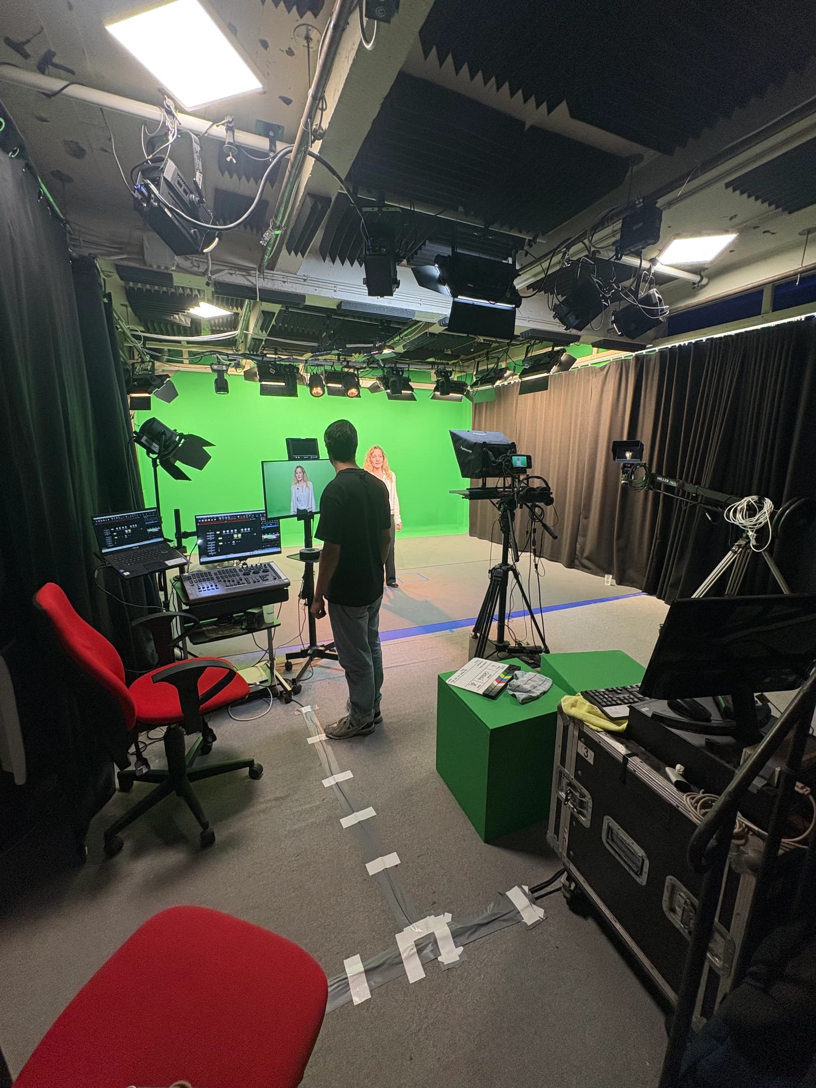 Space Green screen studio in Montmartre - 25 m² video set with integrated control room - 4