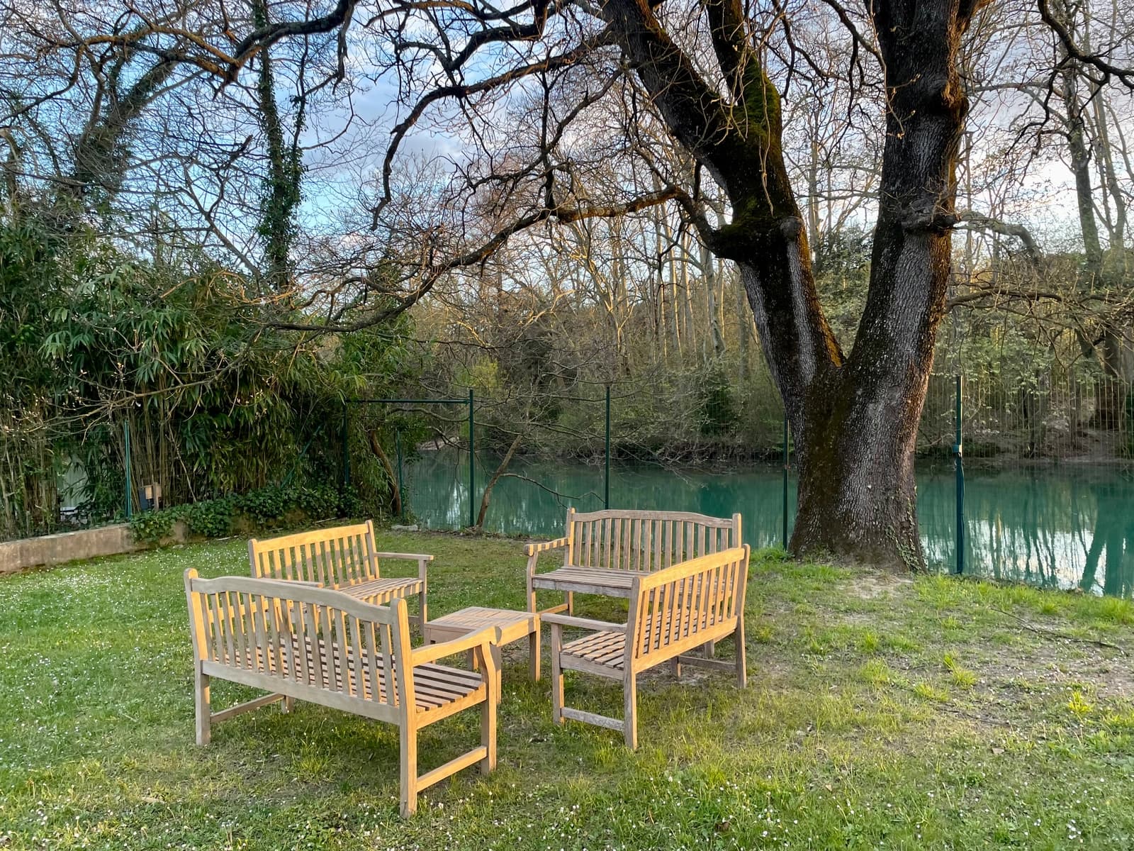 Space Architect-designed villa with swimming pool, large riverside garden - 3