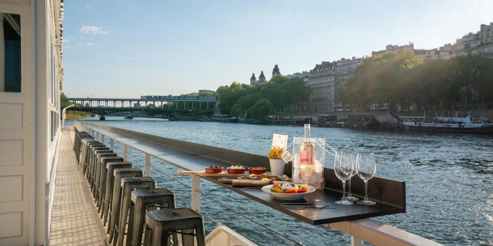 Espace Péniche sous la Tour Eiffel - 4