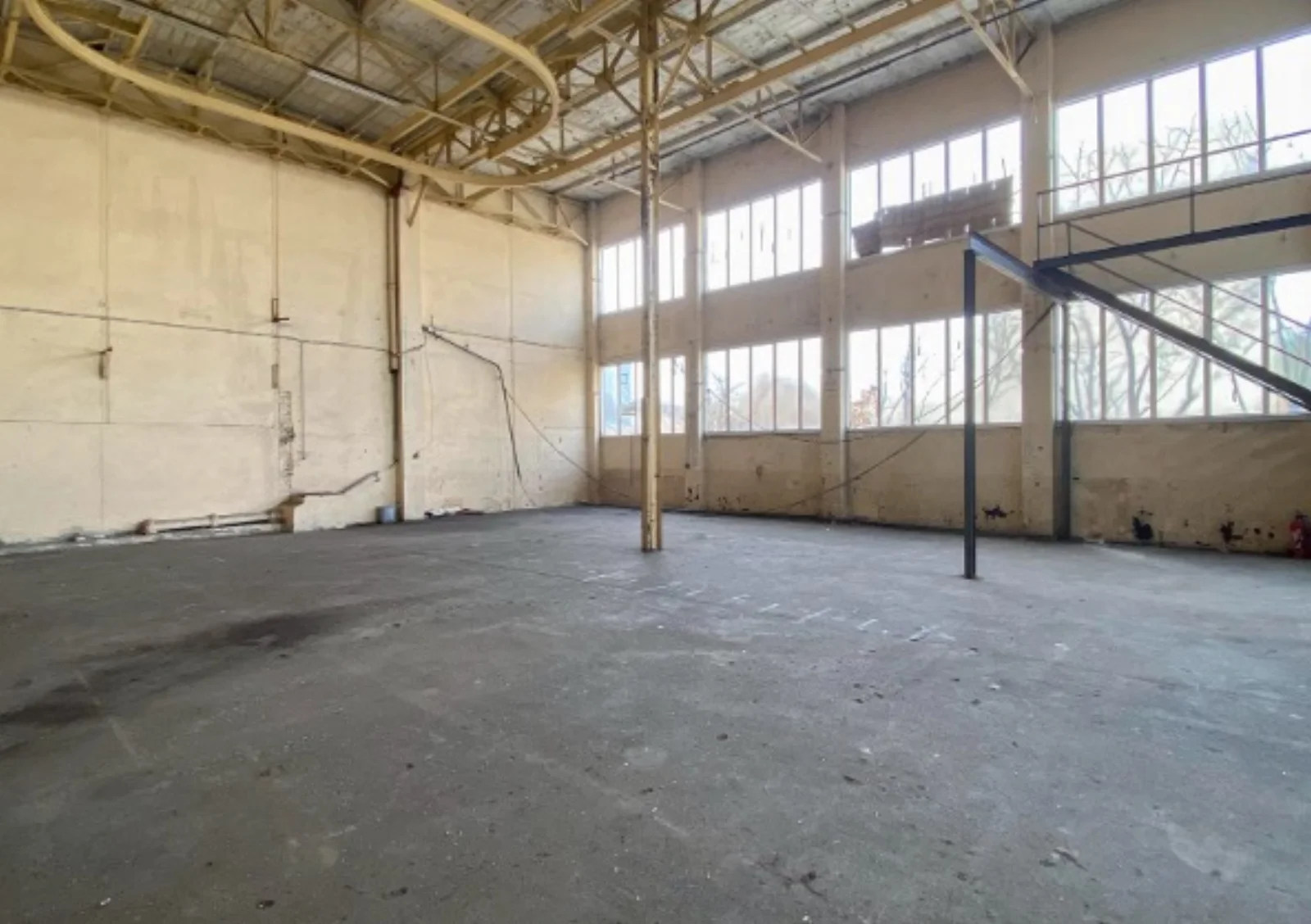 Espace Hangar Saint Denis - espace abandonné - 1