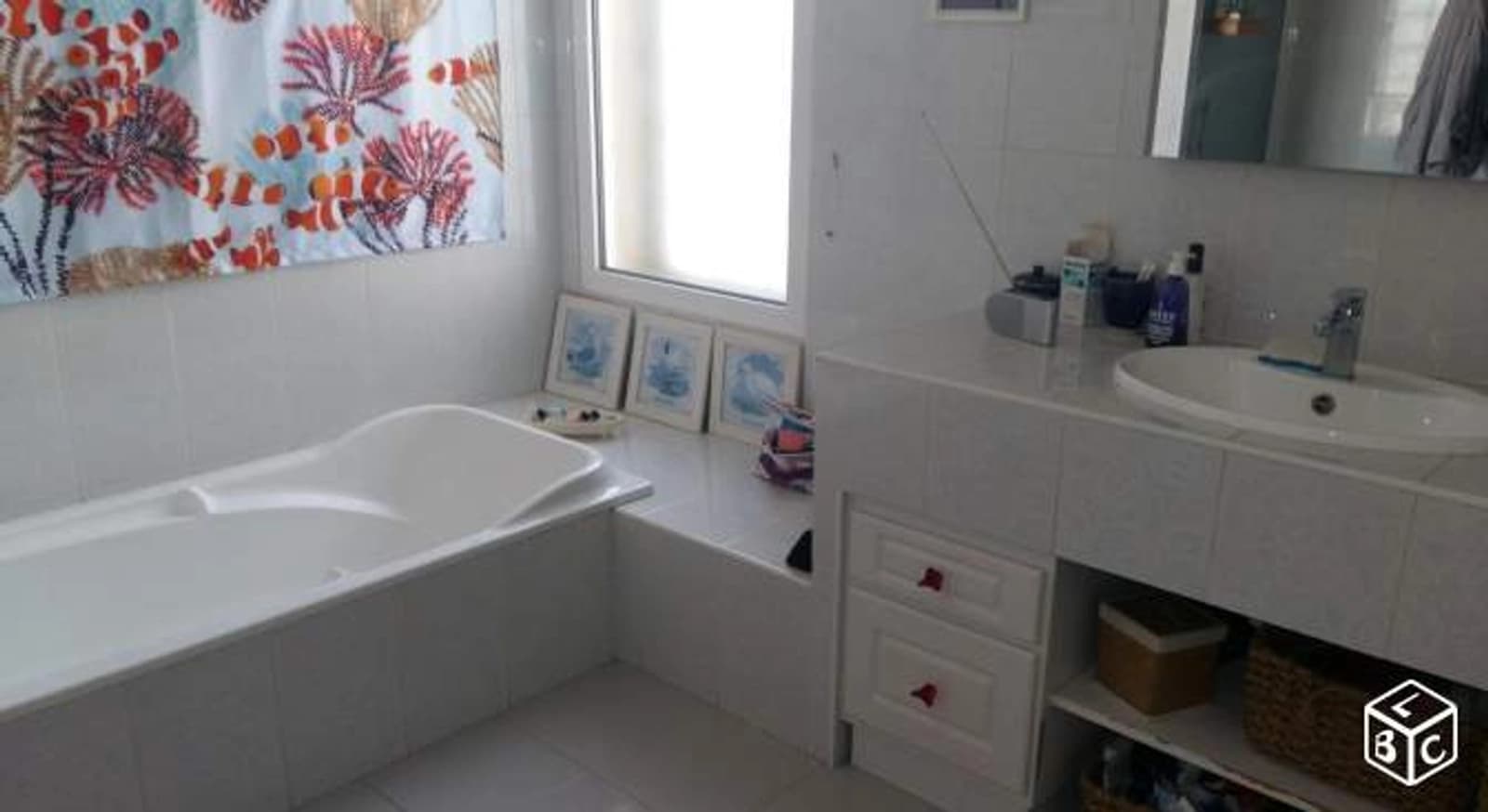 Espace Superbe villa, piscine privée et vaste jardin clos, arboré et fleuri (1000m²) - Accès à un parc privé possible (6000m2) avec potager et espace boisé - 4