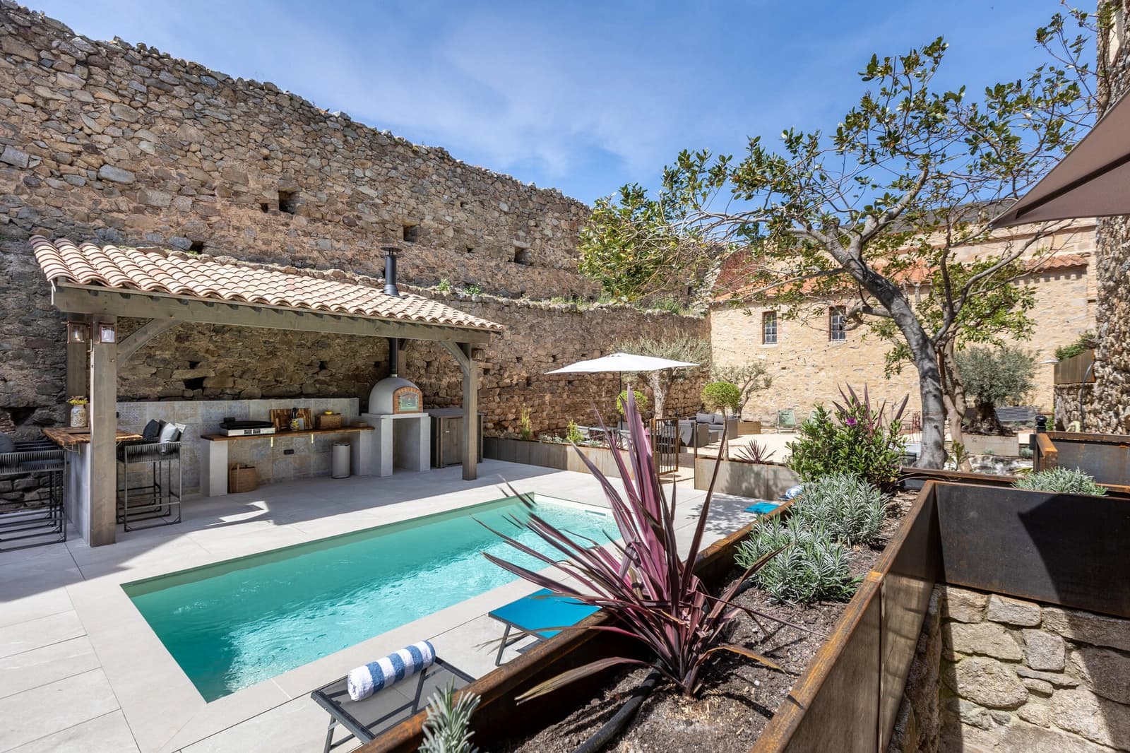 Space 15th-Century Feudal Fortress in a Spa Village in the Pyrénées-Orientales - 1