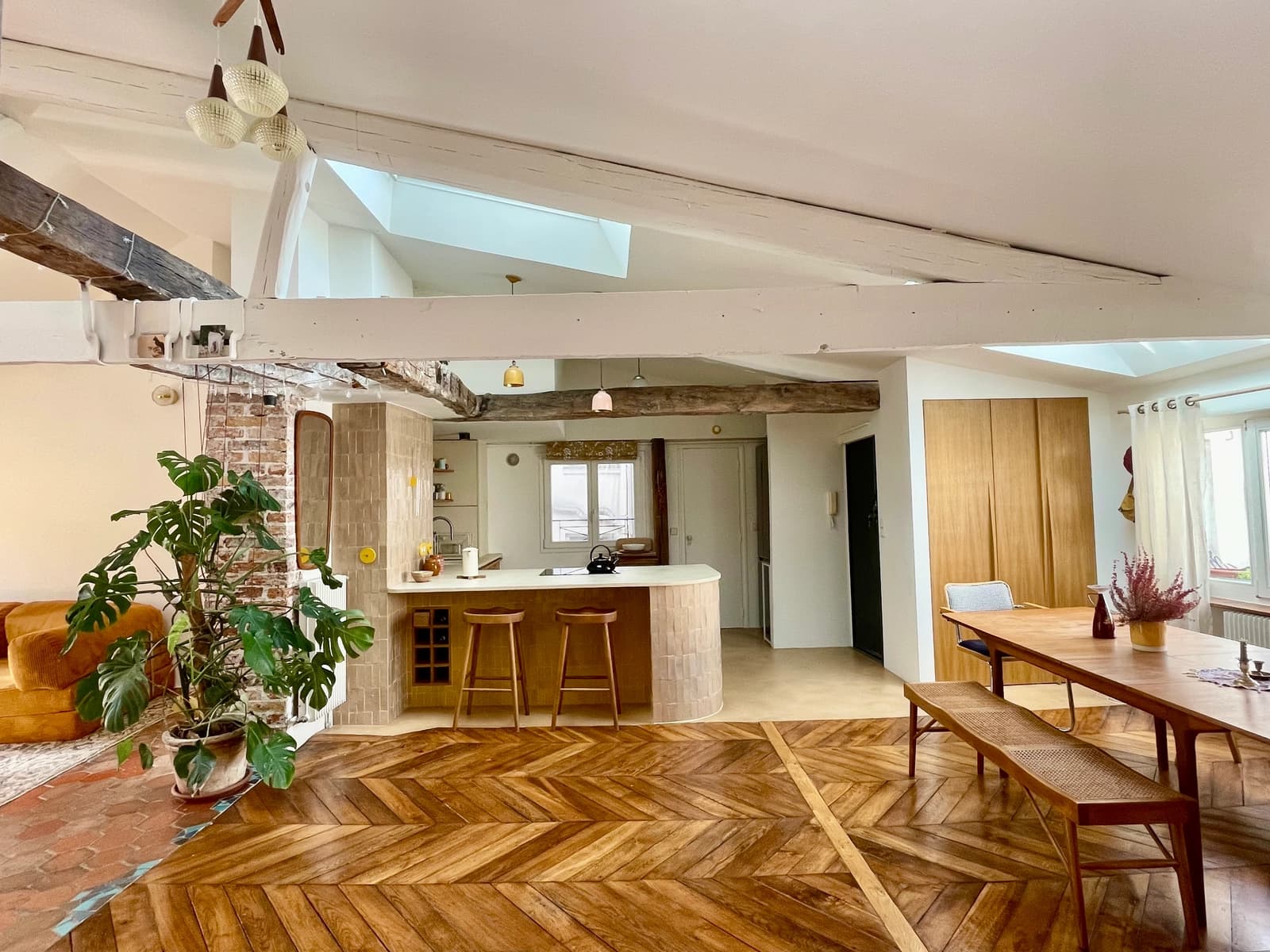 Space Bright bohemian loft under the roofs – 60m² living area, beams, tomettes, Velux – Canal Saint-Martin - 1