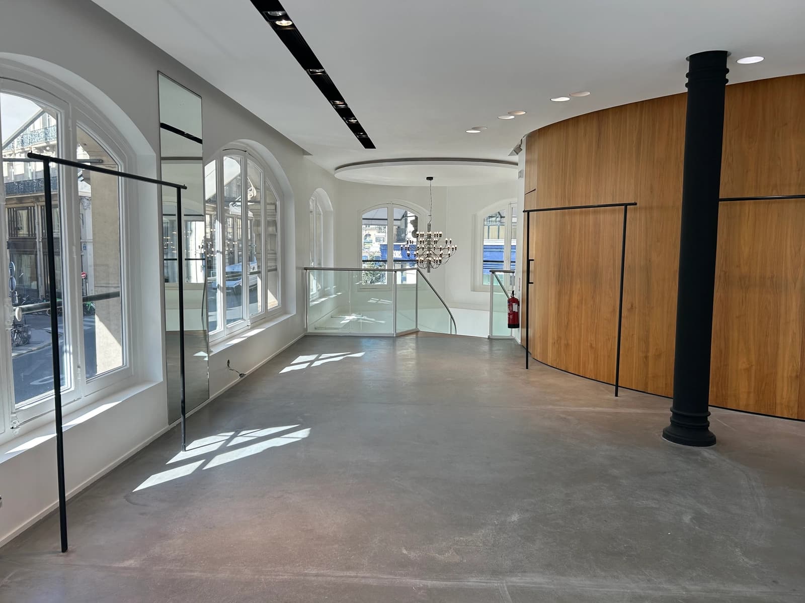 Espace Boutique avec grandes vitrines linéraires - 4