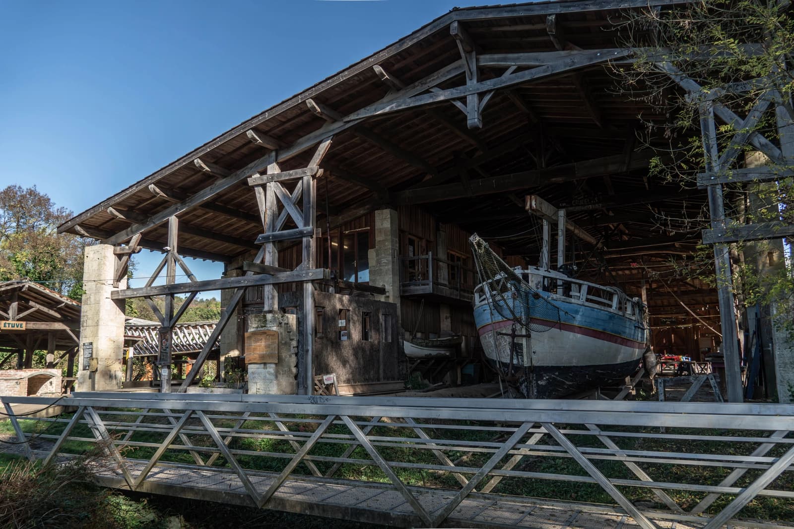 Space Former shipyard / Wooden boat building - 0