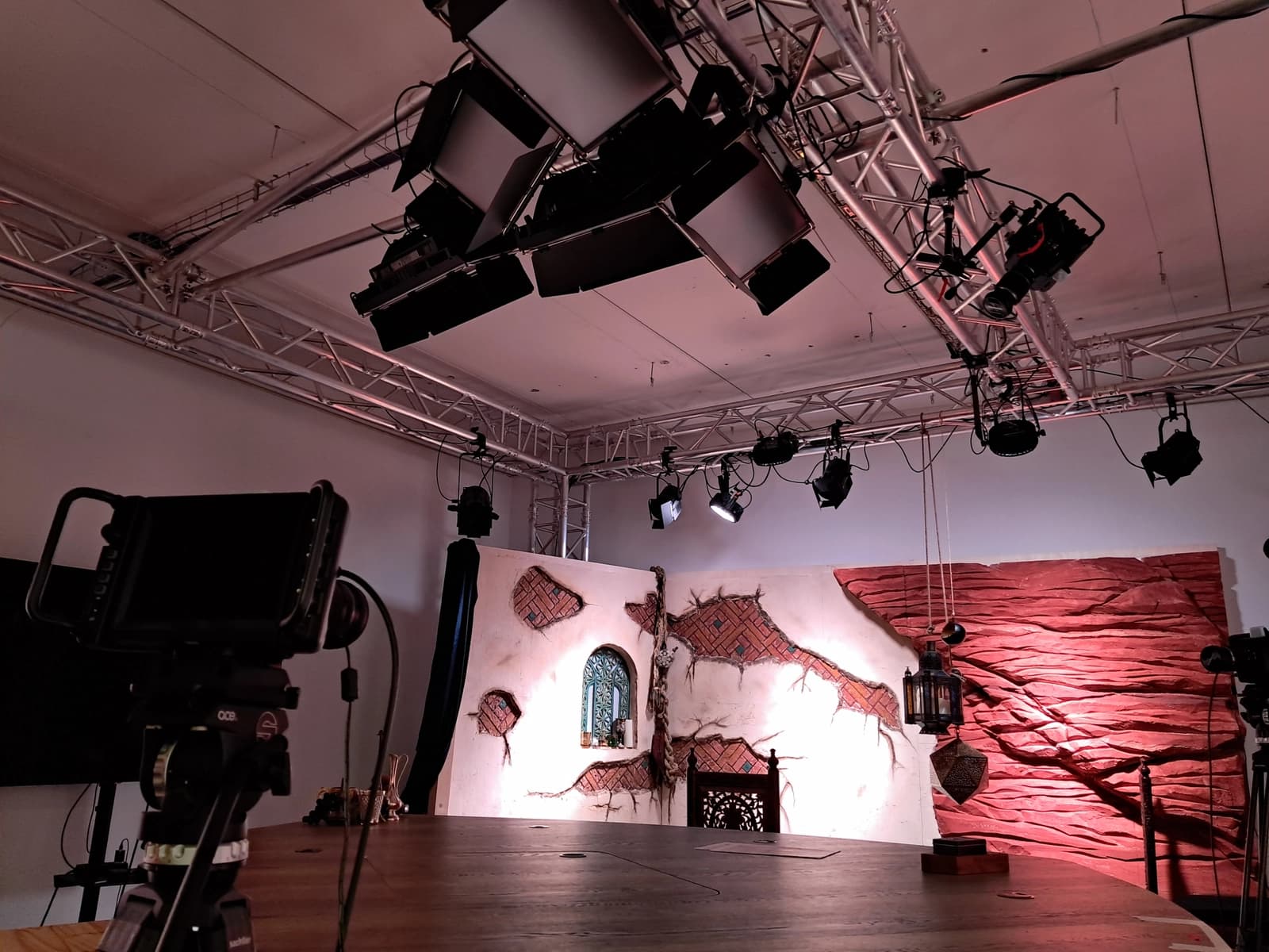 Espace Studio de tournage professionnel de 120m² entièrement équipé - 0