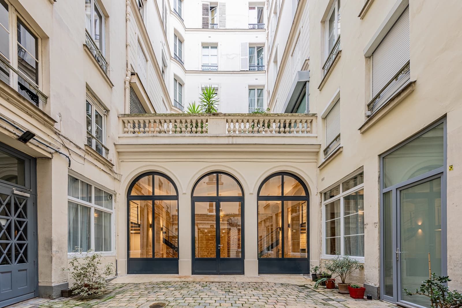 Space Empty event space with a glass roof in Paris 3 - 4