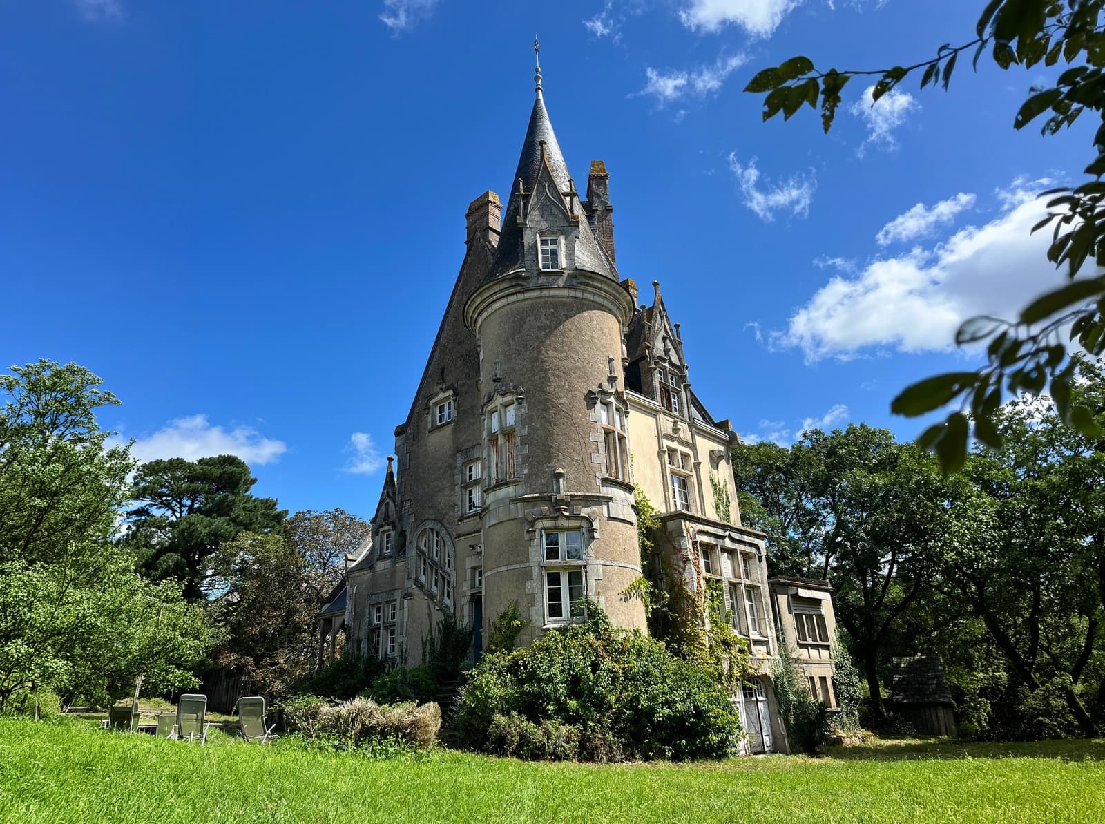 Space Neo-Gothic manor between Rennes and Nantes - 1