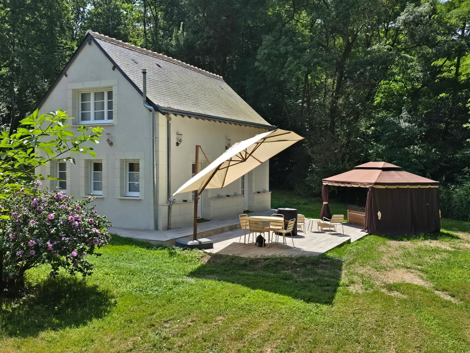 Villa - Poetic decor, natural light and upscale ambience