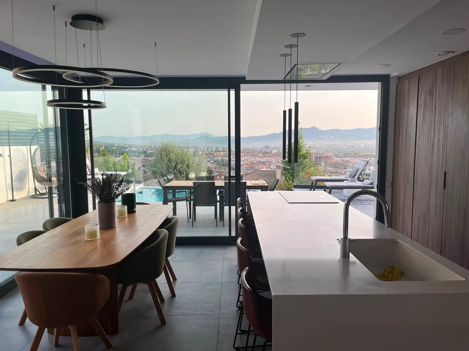 Space House with a Pool and Spectacular Views - 3
