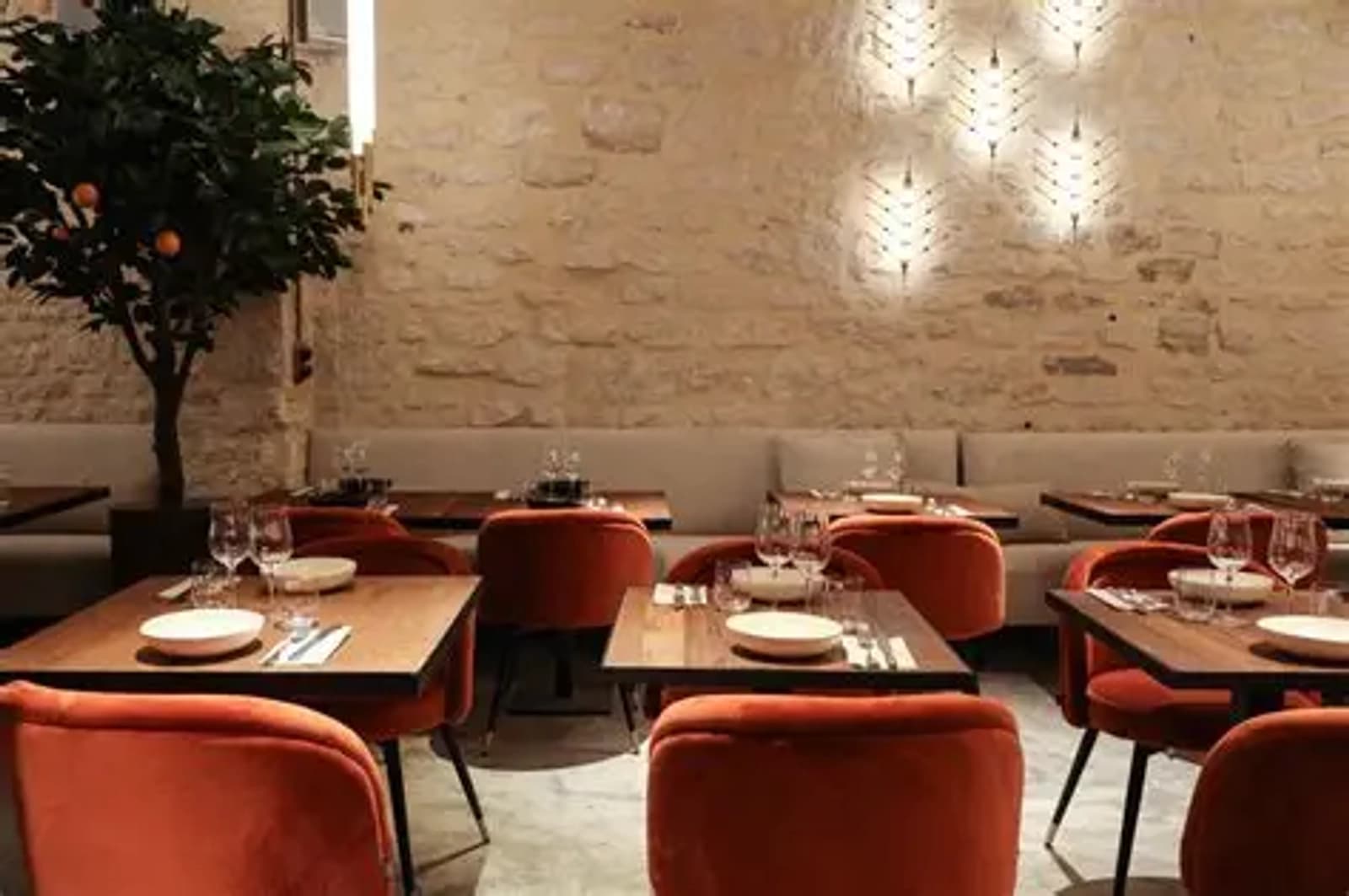 Space Festive restaurant in the heart of Paris - 2