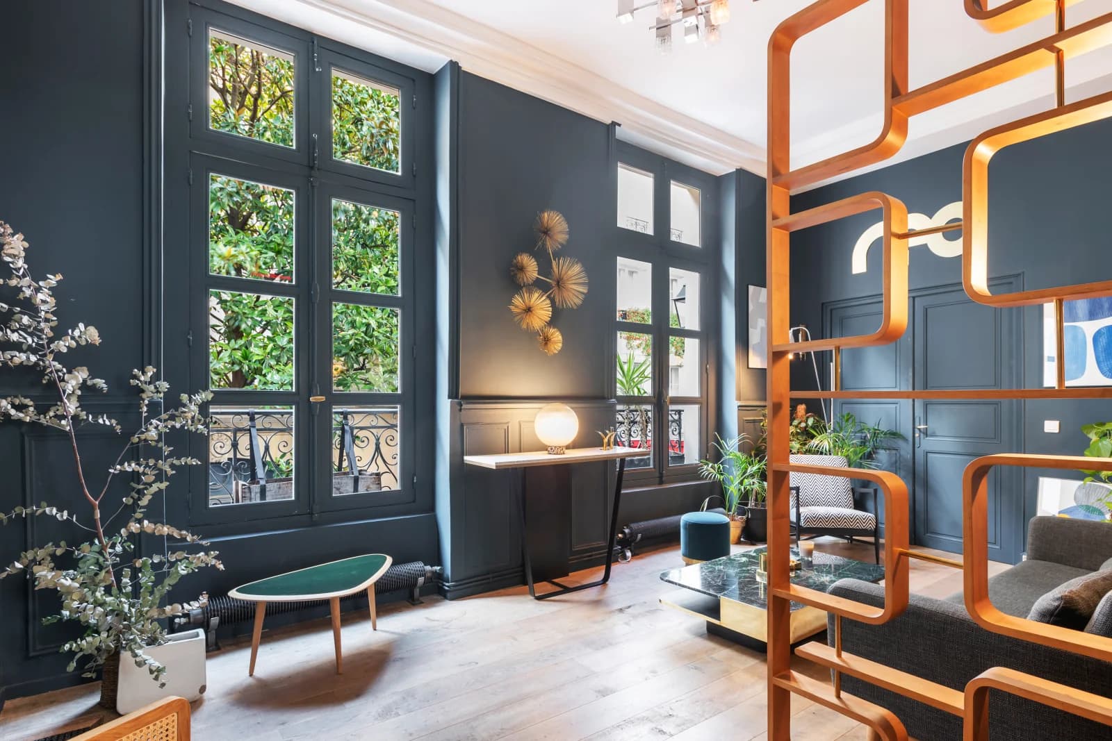 Salon dans Showroom boudoir à l'élégance sophistiquée et unique - 1