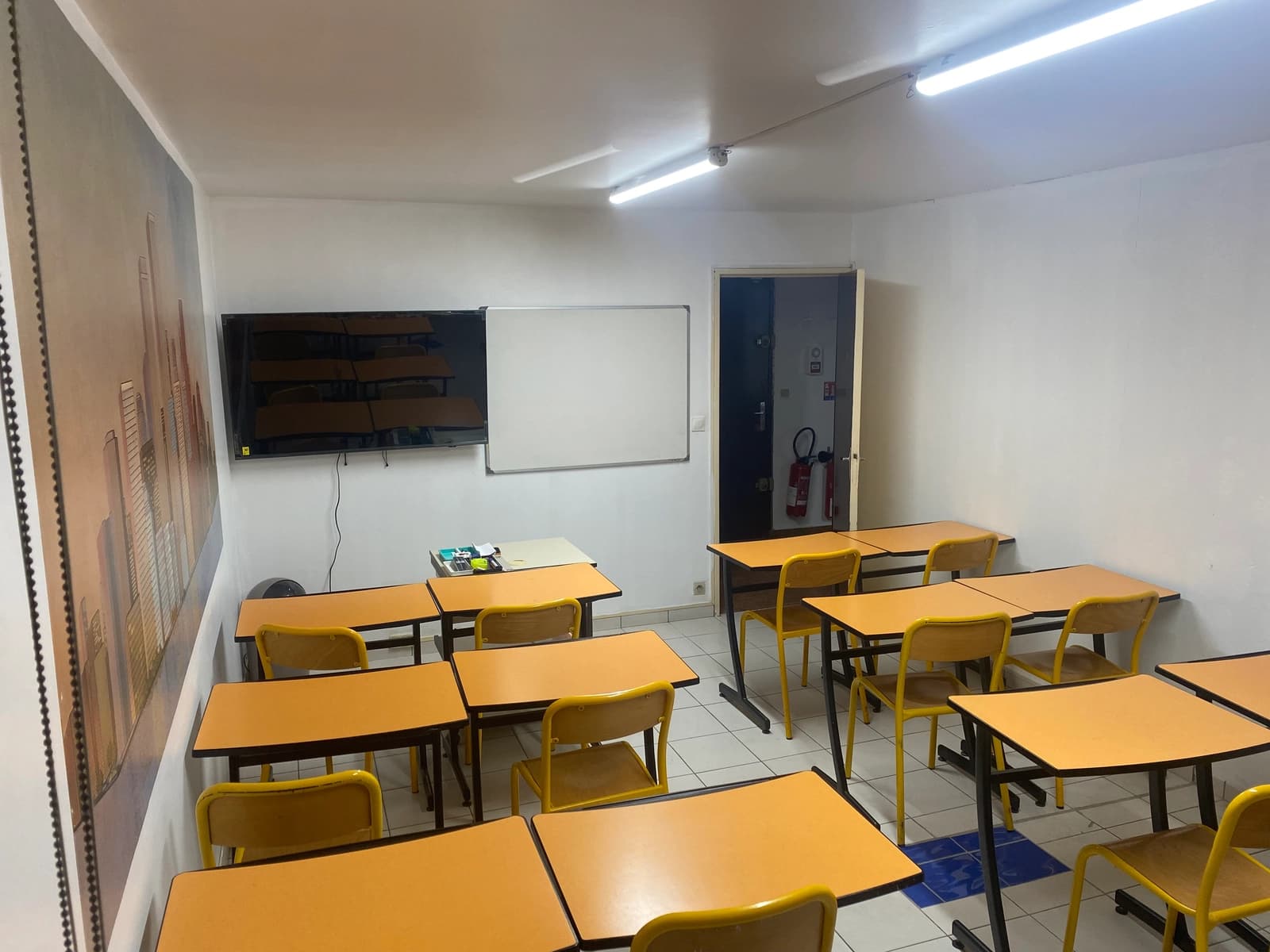 Space Modern and Bright Classrooms - 1