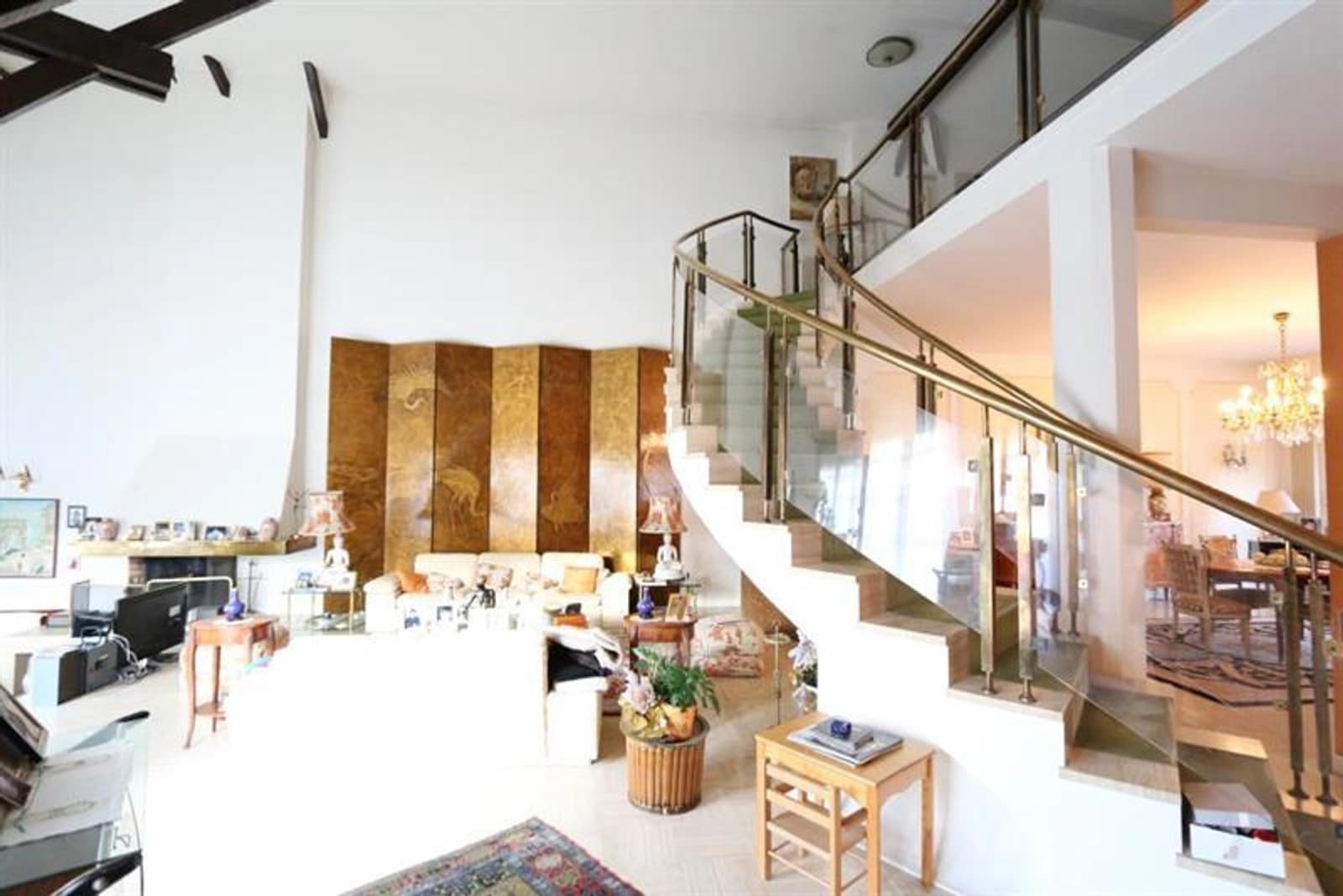Space House with very high ceilings one street from Paris - 1