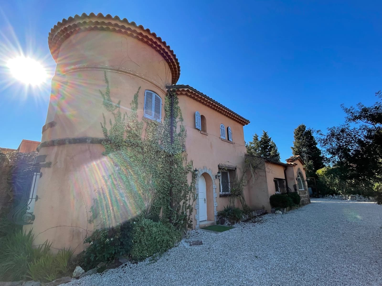 Space Historic villa facing the Mediterranean with pool and garden - 3